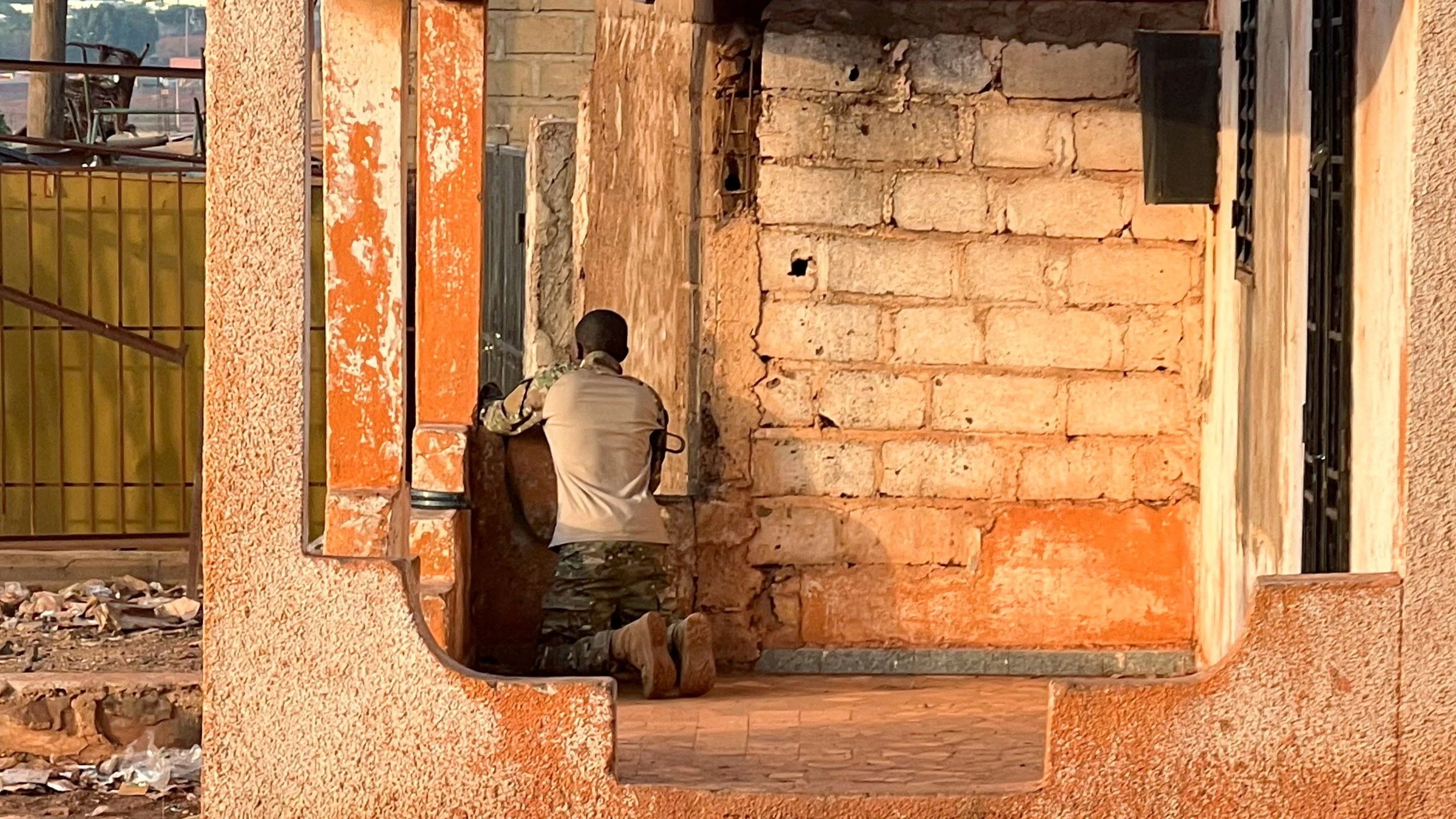 Die malischen Streitkräfte erklärten, "terroristische Gruppen" hätten am frühen Morgen Kasernen und andere Punkte in Bamako und weiteren Landesteilen angegriffen.