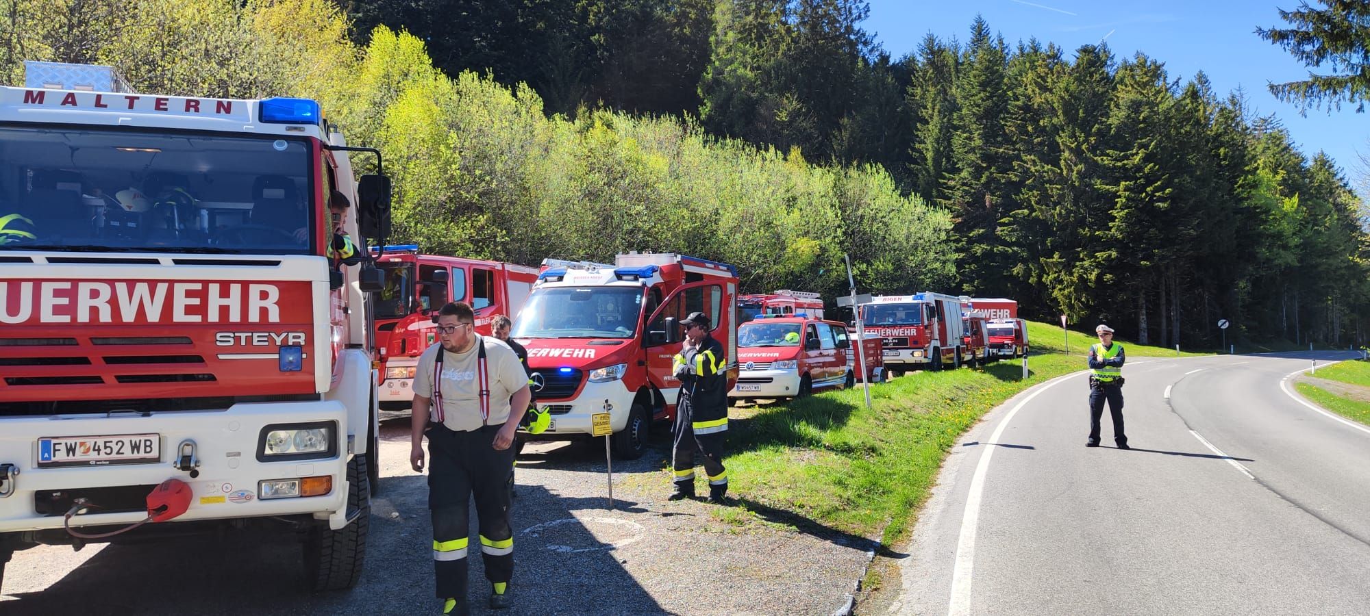 Über 200 Florianis bei Waldbrand in NÖ im Einsatz
