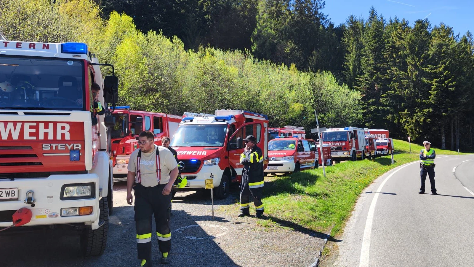 Heute.at - Waldbrand wütet in NÖ – über 200 Florianis im Einsatz