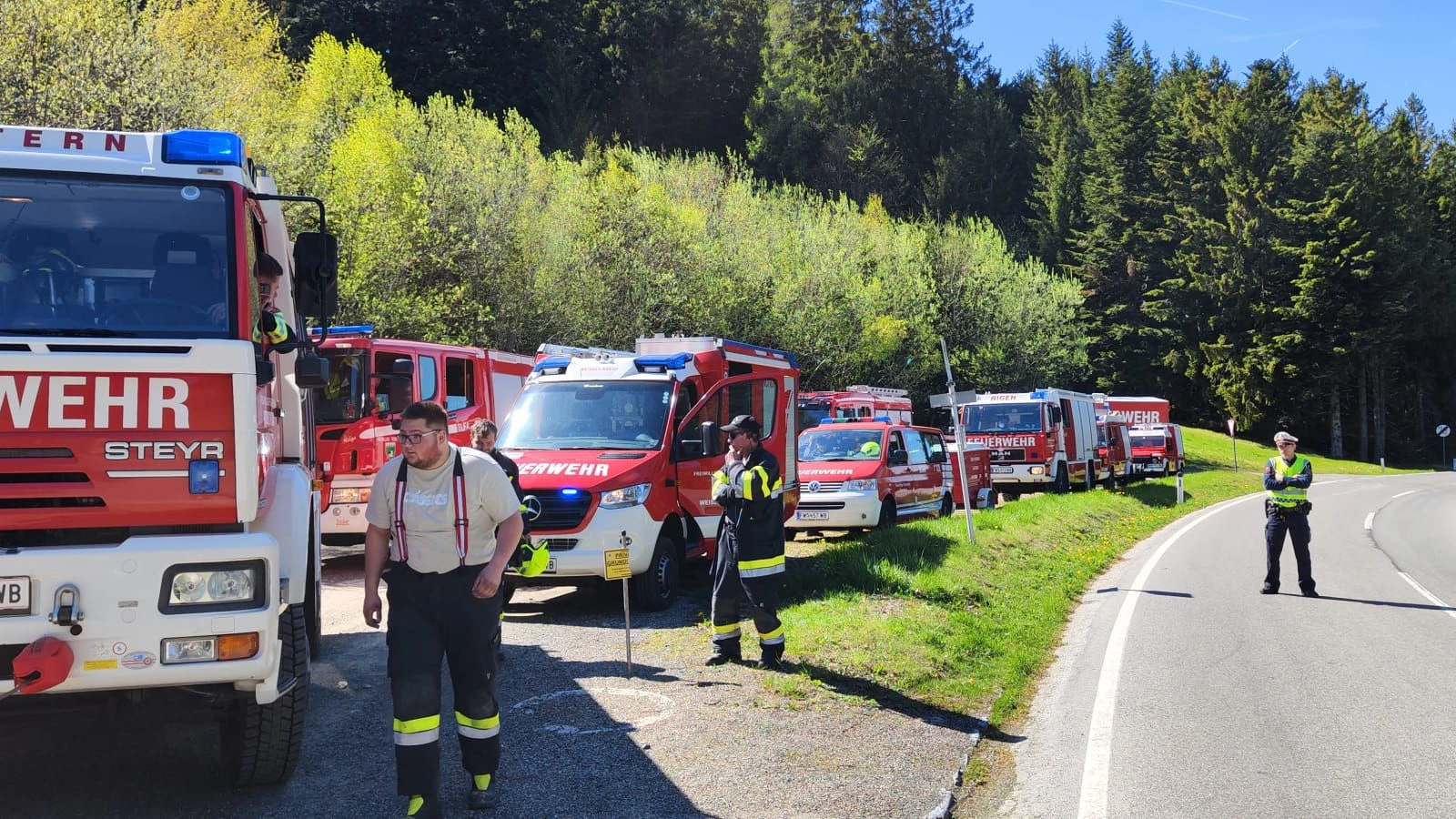 Über 200 Florianis bei Waldbrand in NÖ im Einsatz