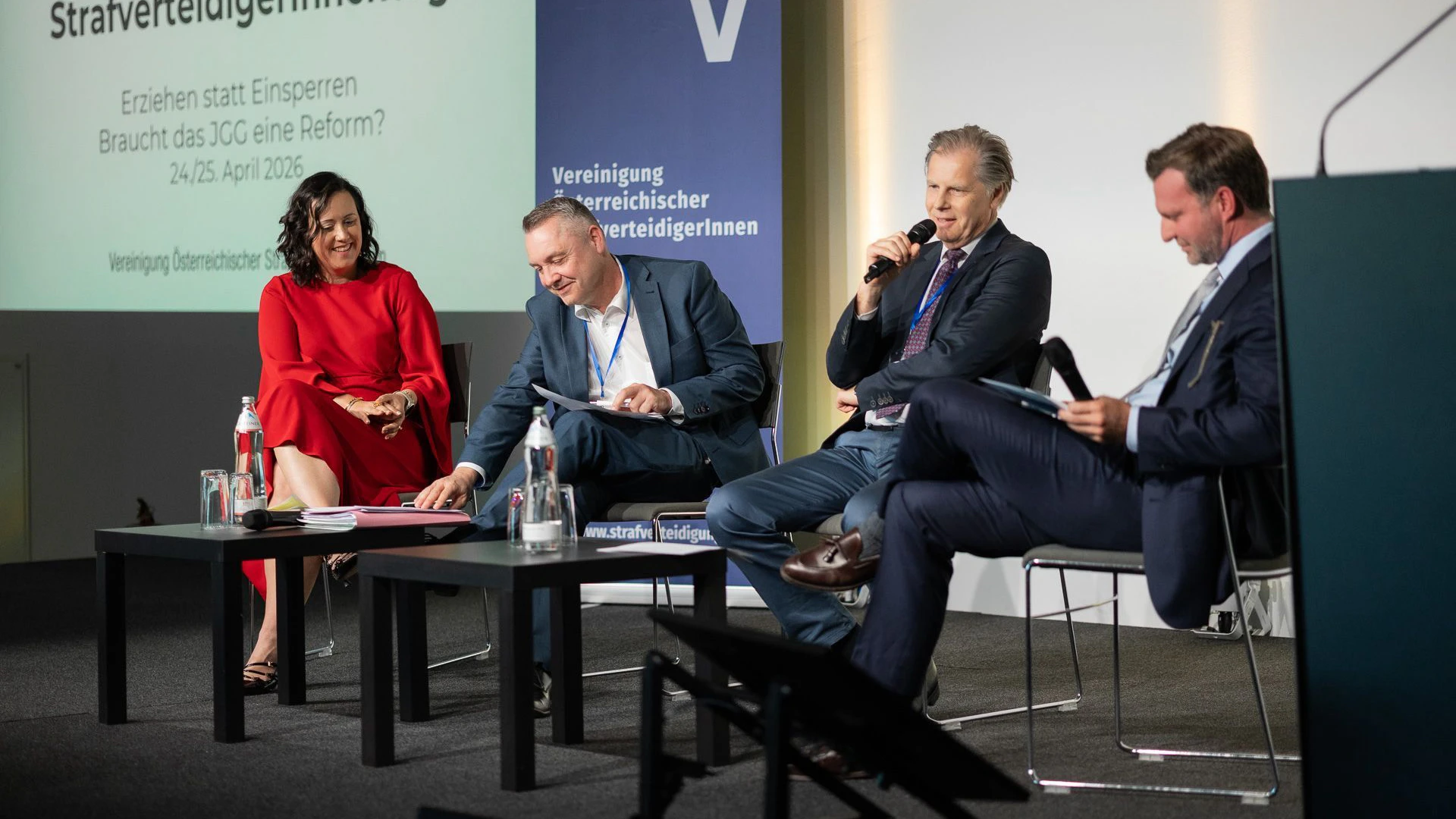 Experten diskutierten am Podium mit Präsident Philipp Wolm (r.)