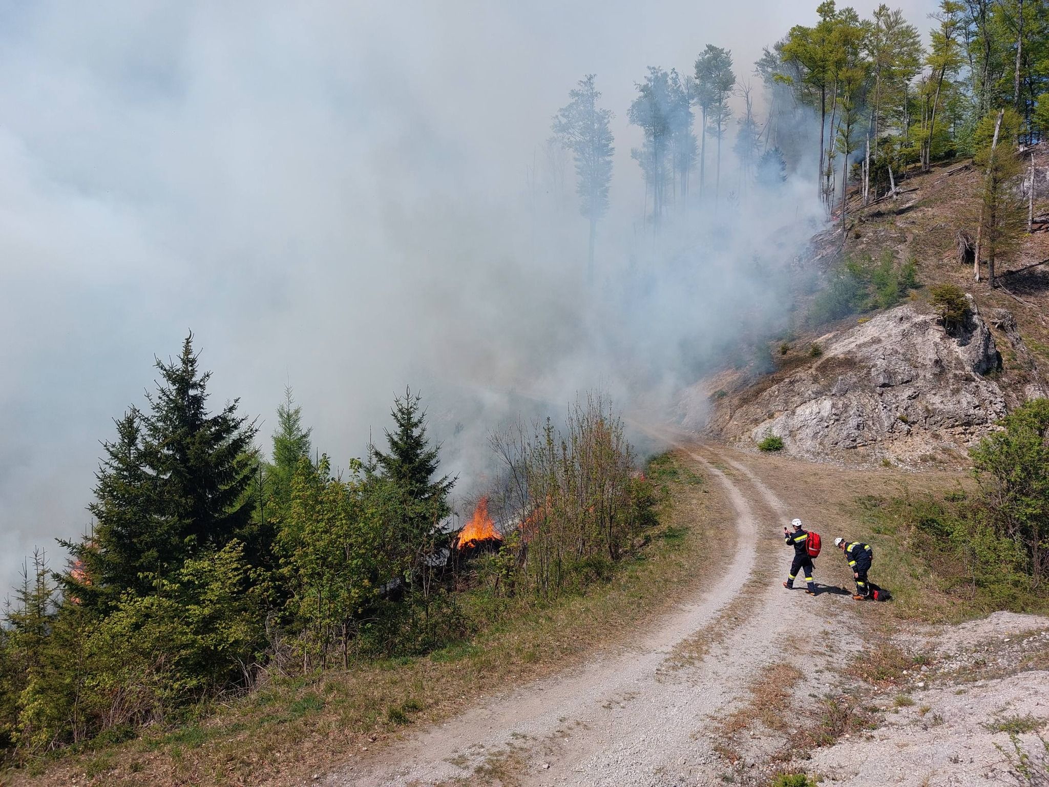 35 Feuerwehren und das Bundesheer stehen im Großeinsatz. 