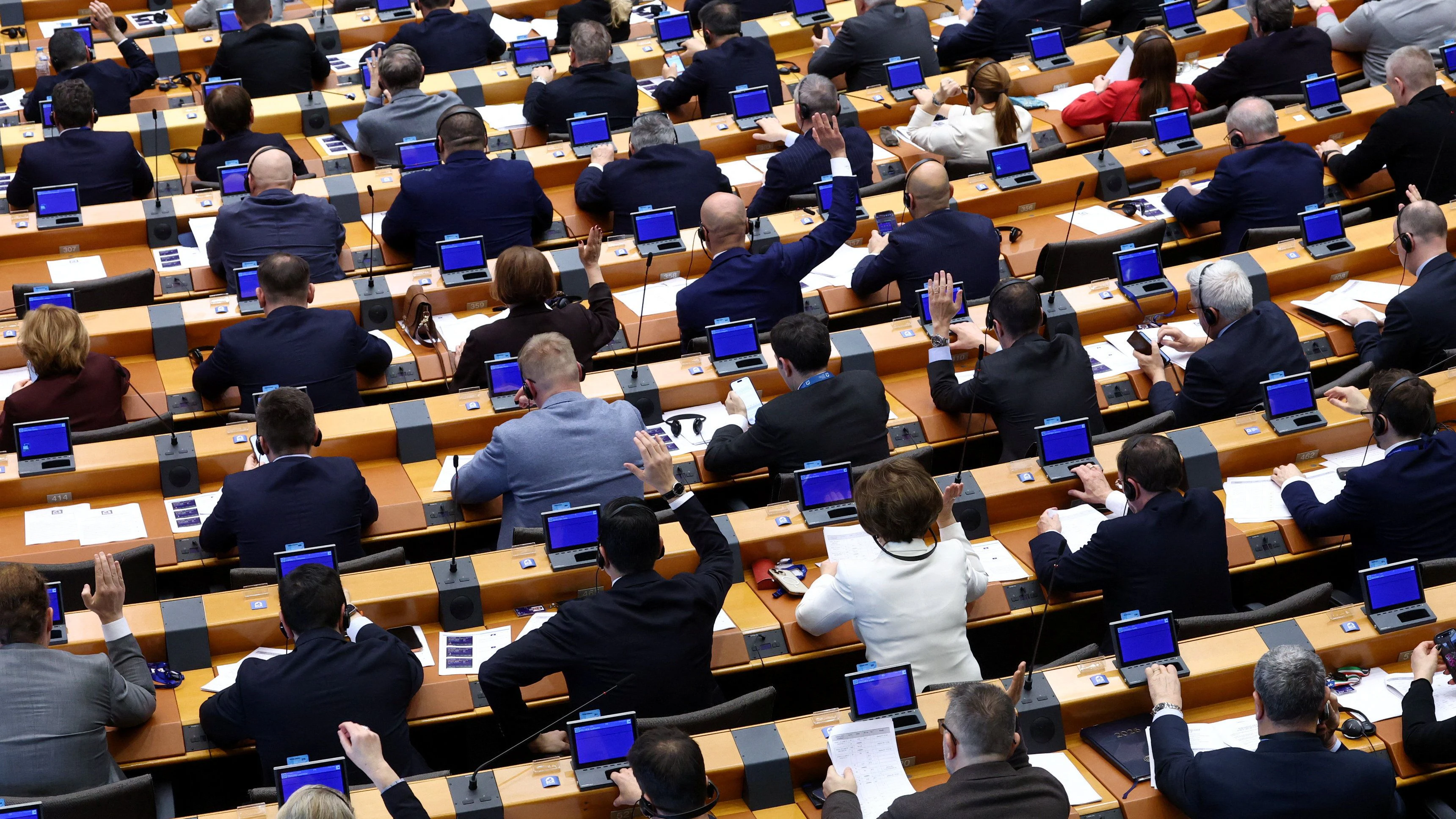 "Es ist unglaublich einfach, das System auszunutzen und Geld zu kassieren, ohne etwas dafür zu tun", zitiert der Bericht einen Europaabgeordneten. 