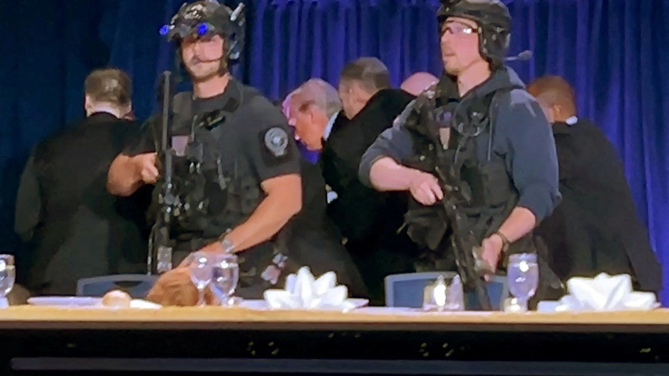 Heute.at - Schüsse bei Trump-Dinner – US-Präsident in Sicherheit