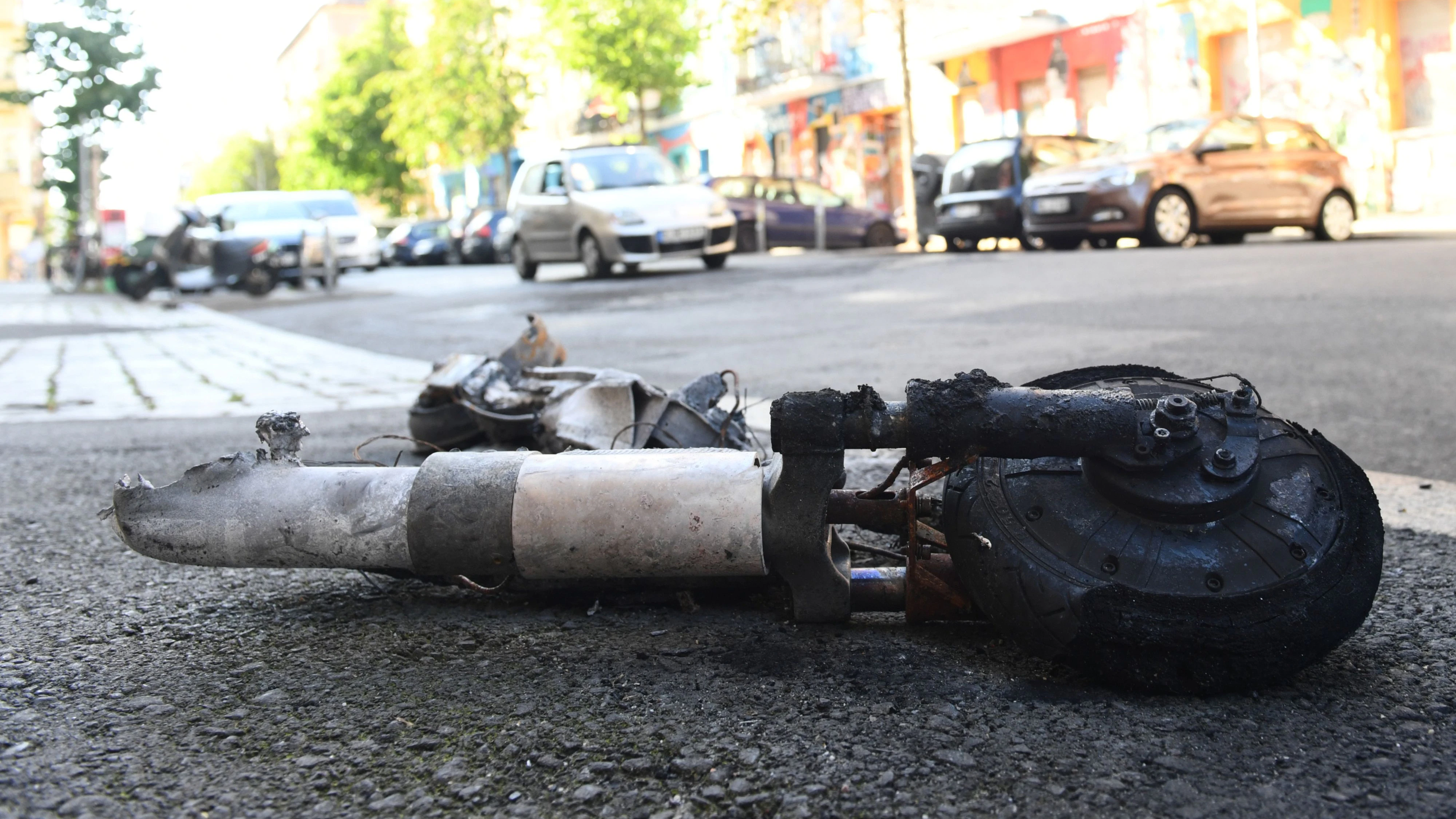 Ein Taxifahrer musste dem plötzlich auftauchenden Gegenstand ausweichen. Glücklicherweise wurde niemand verletzt.