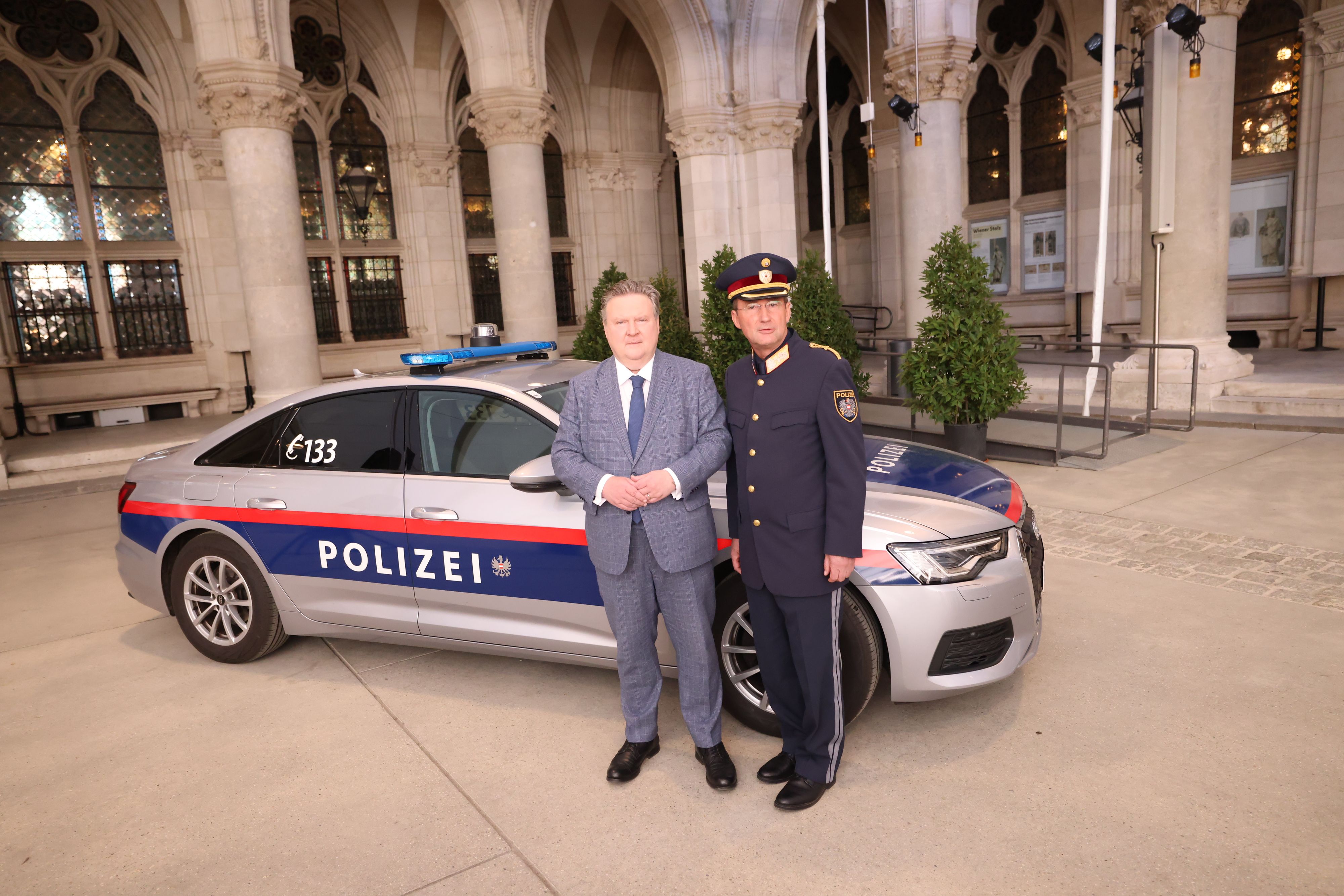 Wiens Bürgermeister Michael Ludwig (SPÖ, l.) und Wiens Polizeipräsident Gerhard Pürstl stellten das Maßnahmenpaket vor.