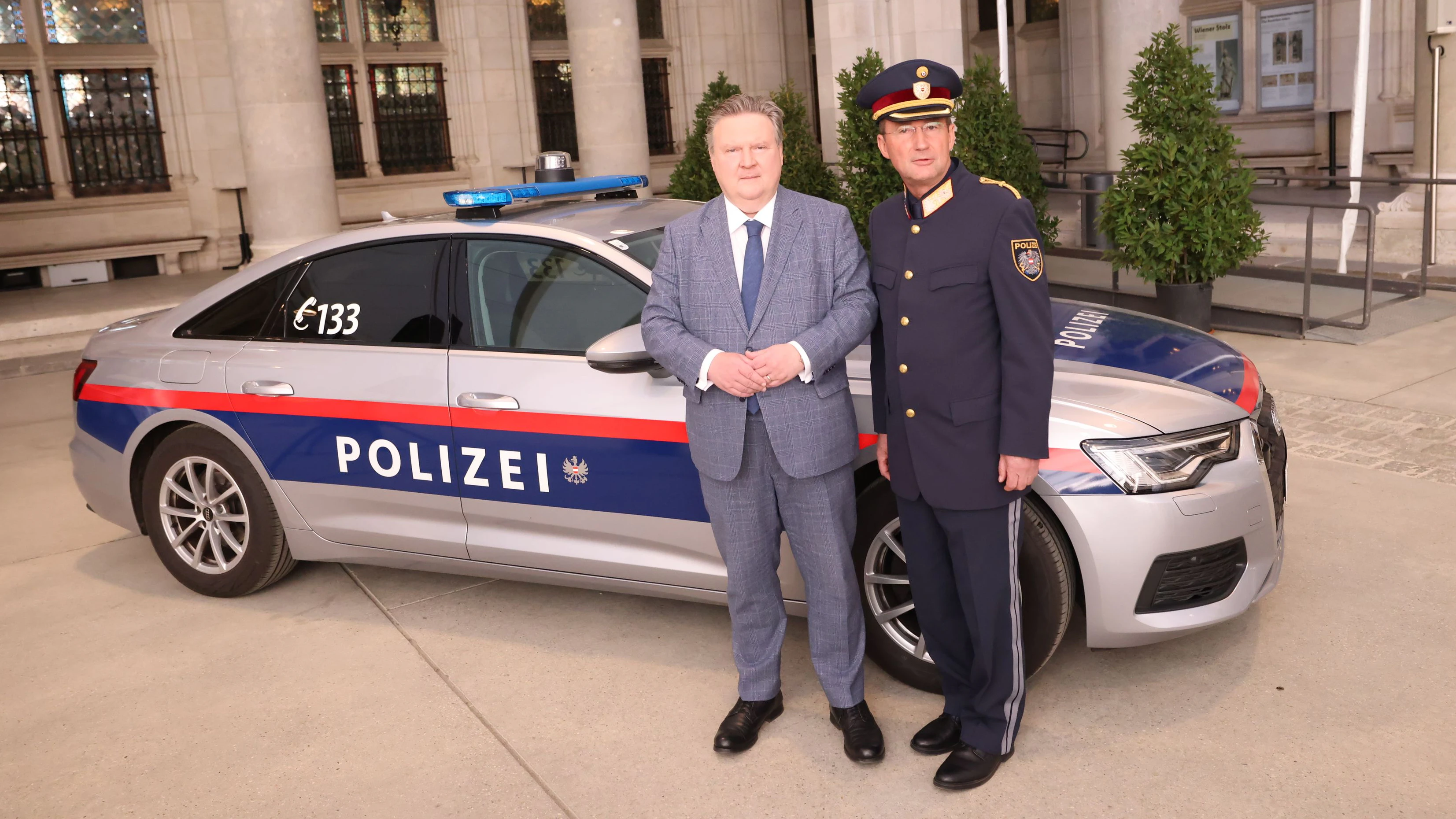 Wiens Bürgermeister Michael Ludwig (SPÖ, l.) und Wiens Polizeipräsident Gerhard Pürstl stellten das Maßnahmenpaket vor.