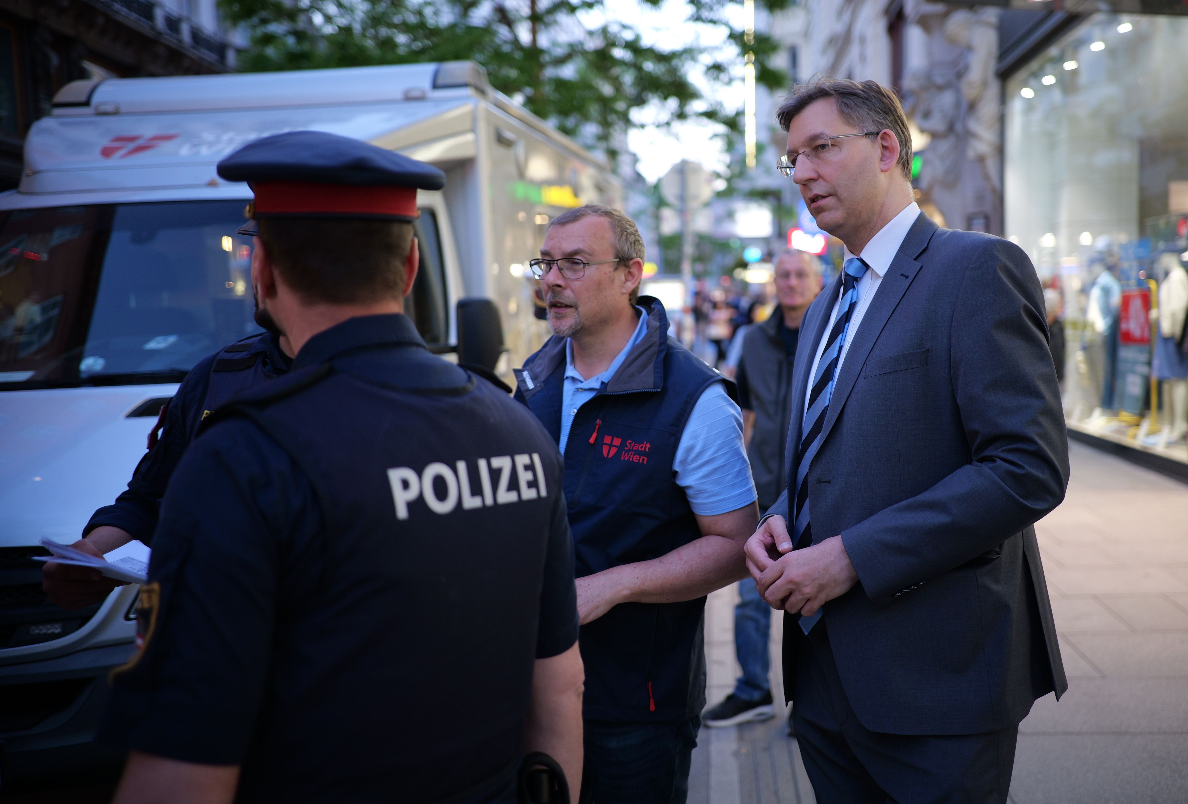 City-Bezirkschef Markus Figl (ÖVP, r.) war bei dem Planquadrat dabei.