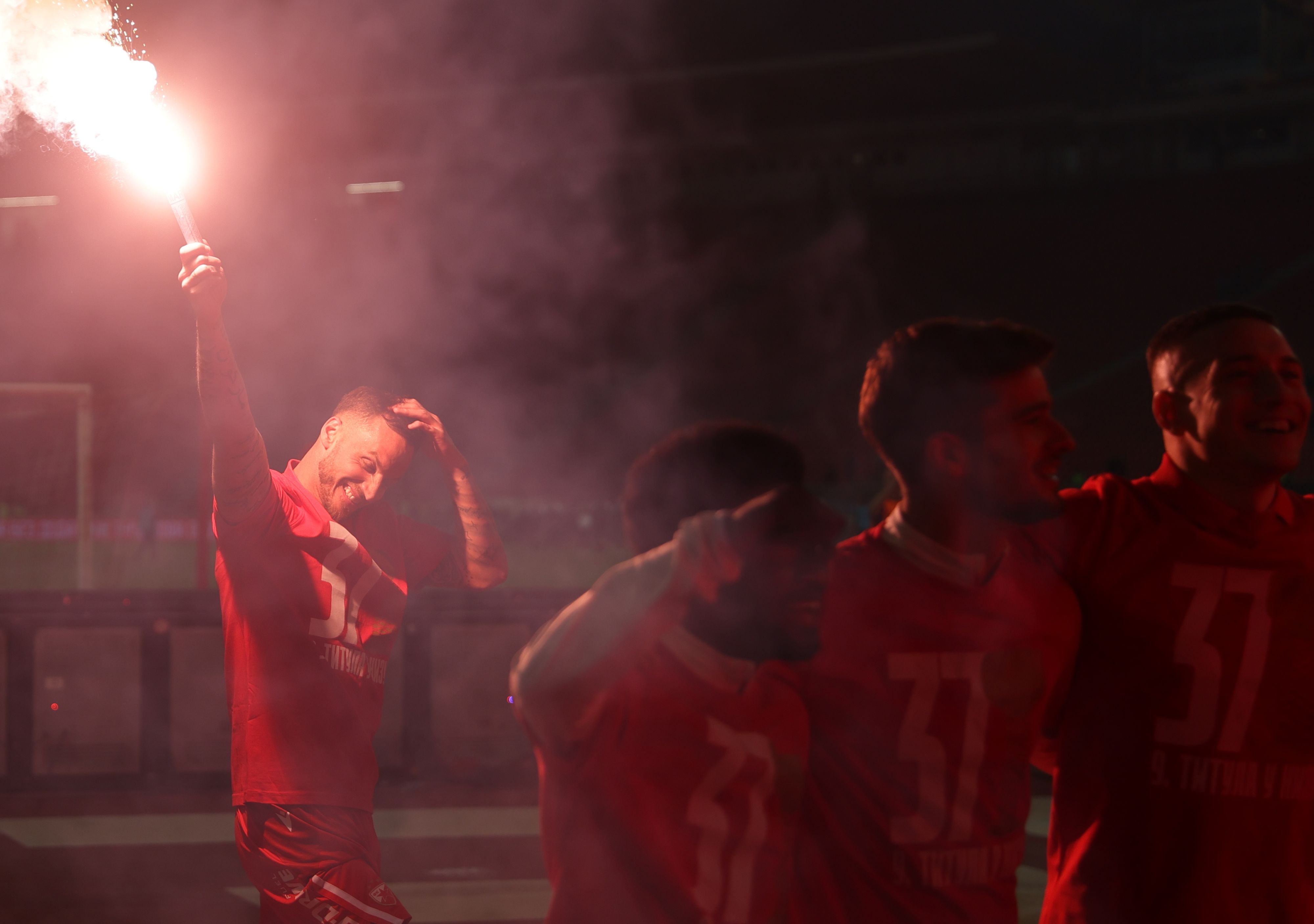 Bengalo-Jubel: Arnautovic feiert seinen dritten Meistertitel.