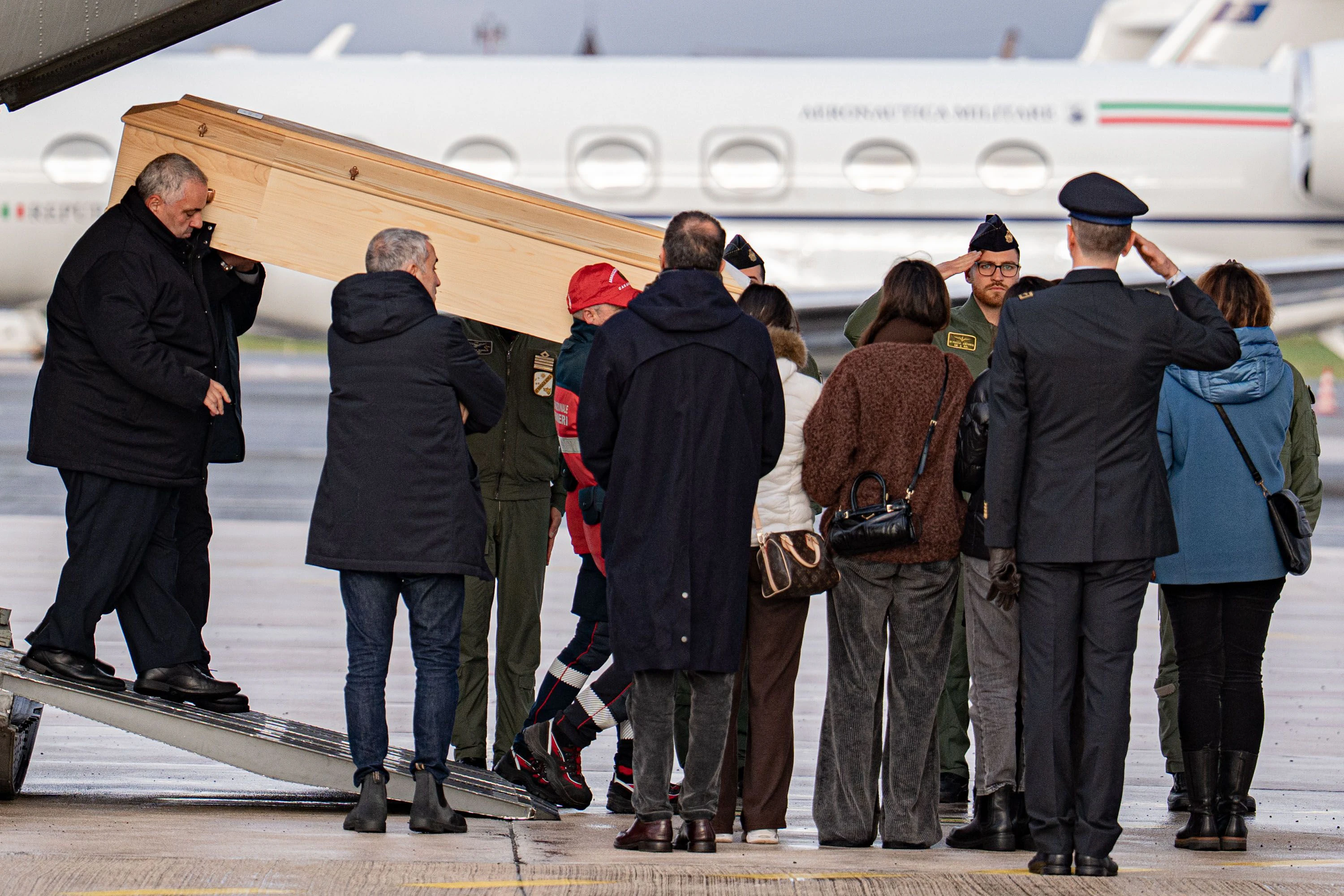 6 Tote, 11 Schwerverletzte: Die Überführung der italienischen Opfer von Crans-Montana geriet zum Staatsakt