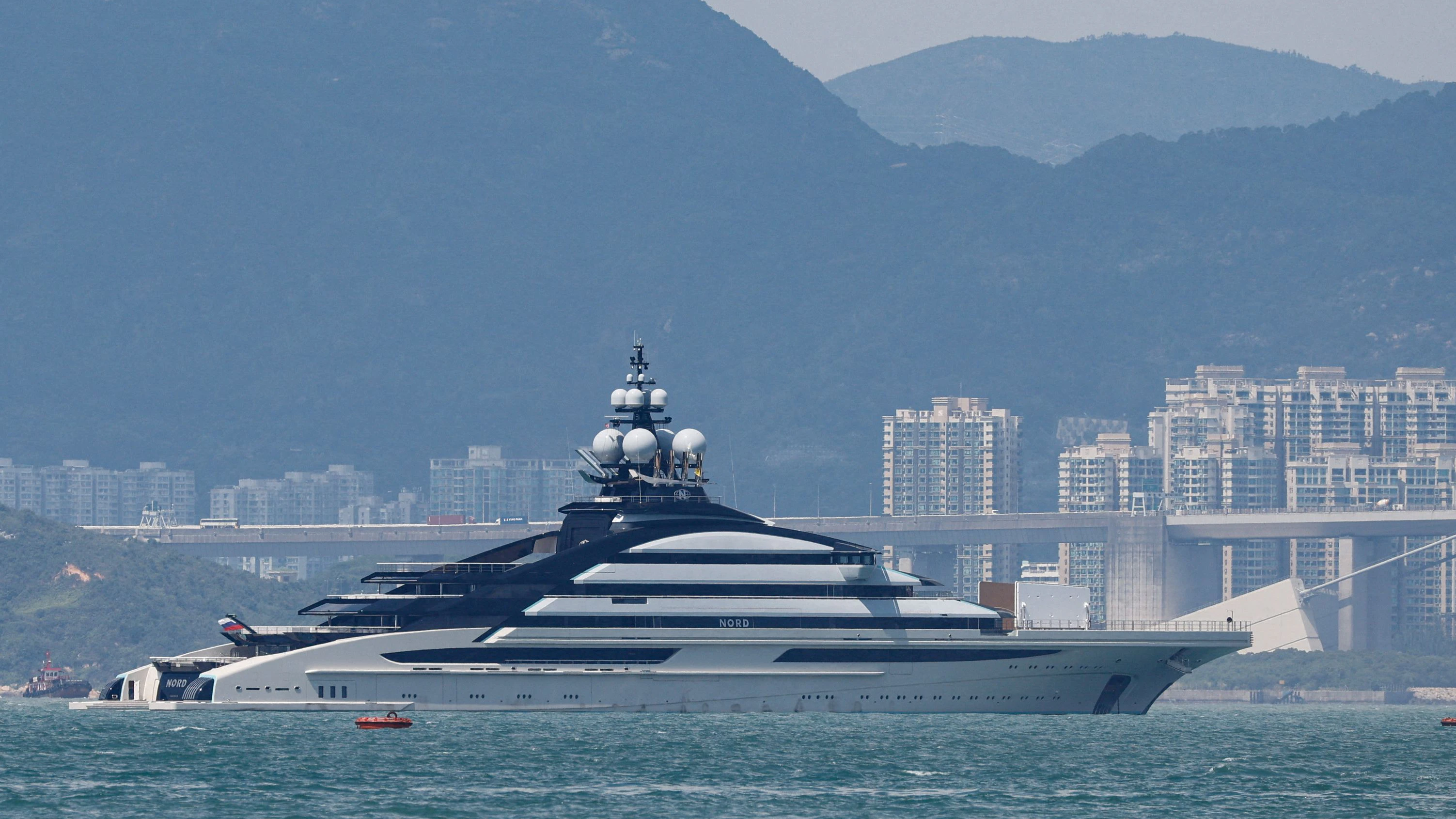 Die Mega-Jacht gehört dem Putin-Vertrauten Alexei Mordaschow. 