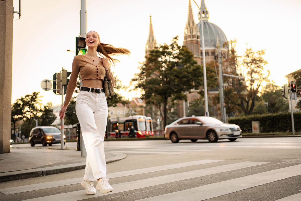 Frauen legen deutlich mehr Wege zu Fuß zurück als Männer.