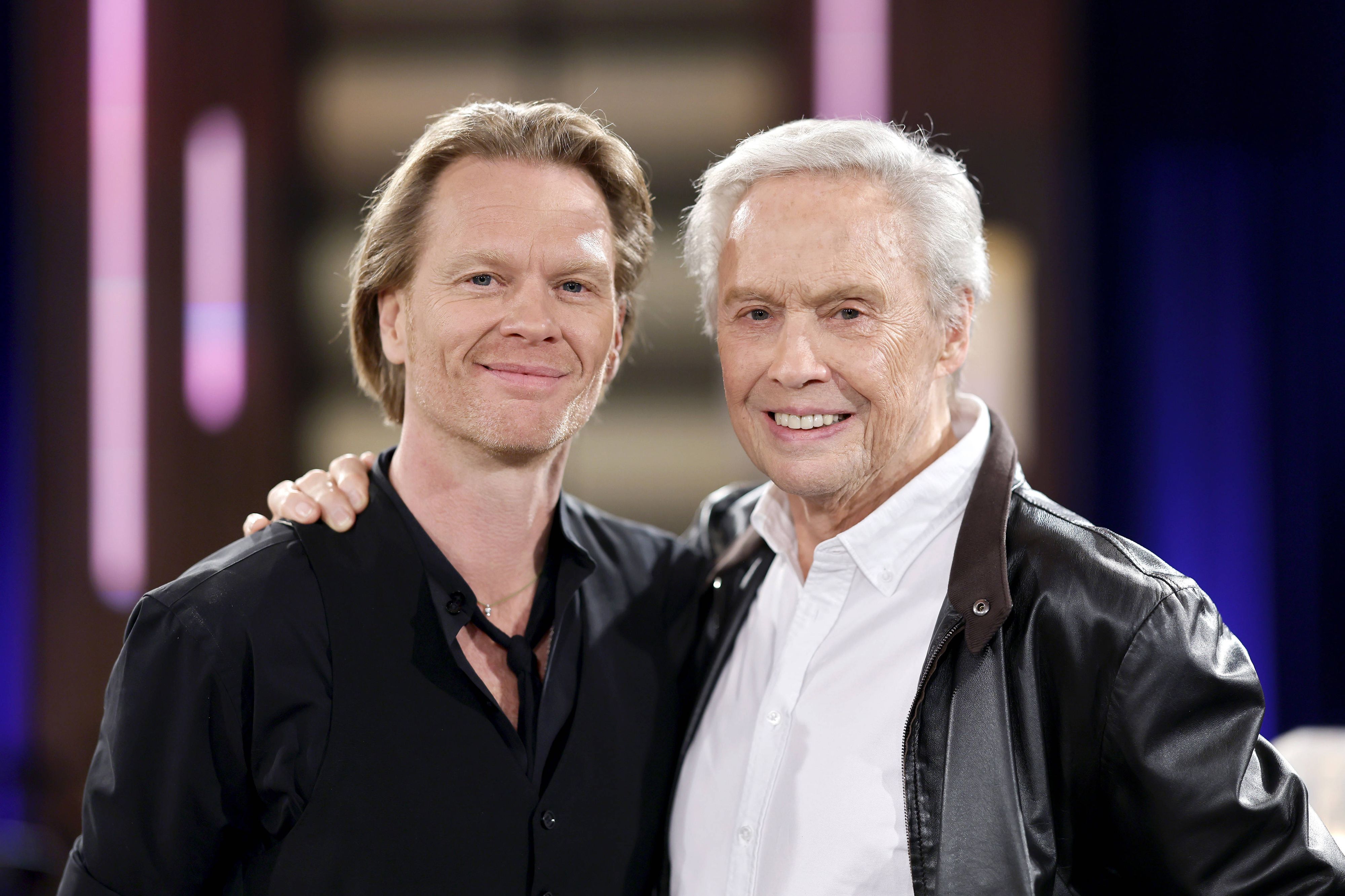 Schlagerstar Peter Kraus geht mit seinem Sohn Mike Kraus (v.r.) ab Mai auf Tour