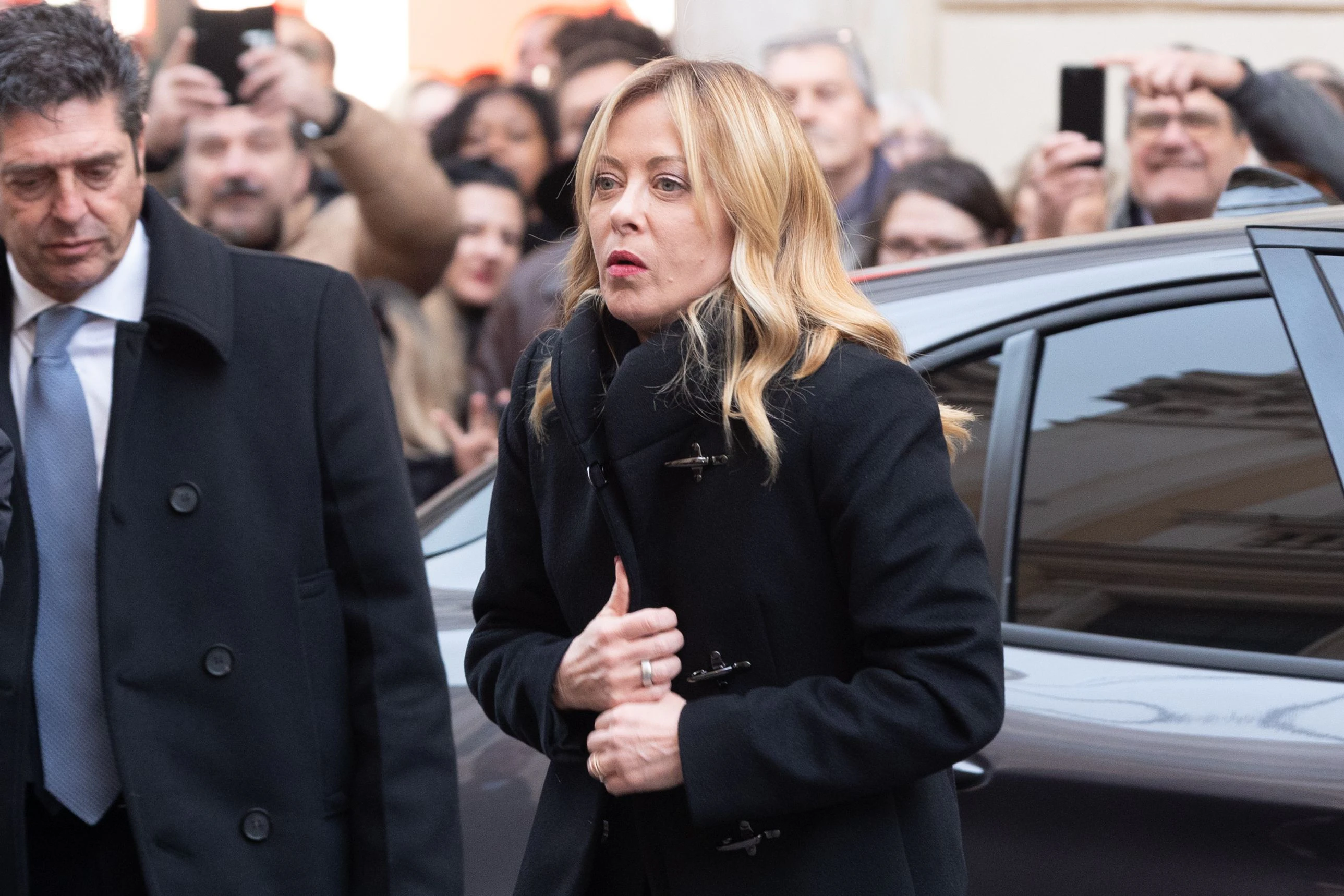 Harte Worte gegen die Schweiz: Ministerpräsidentin Giorgia Meloni bei einer Gedenkveranstaltung für die italienischen Opfer von Crans-Montana