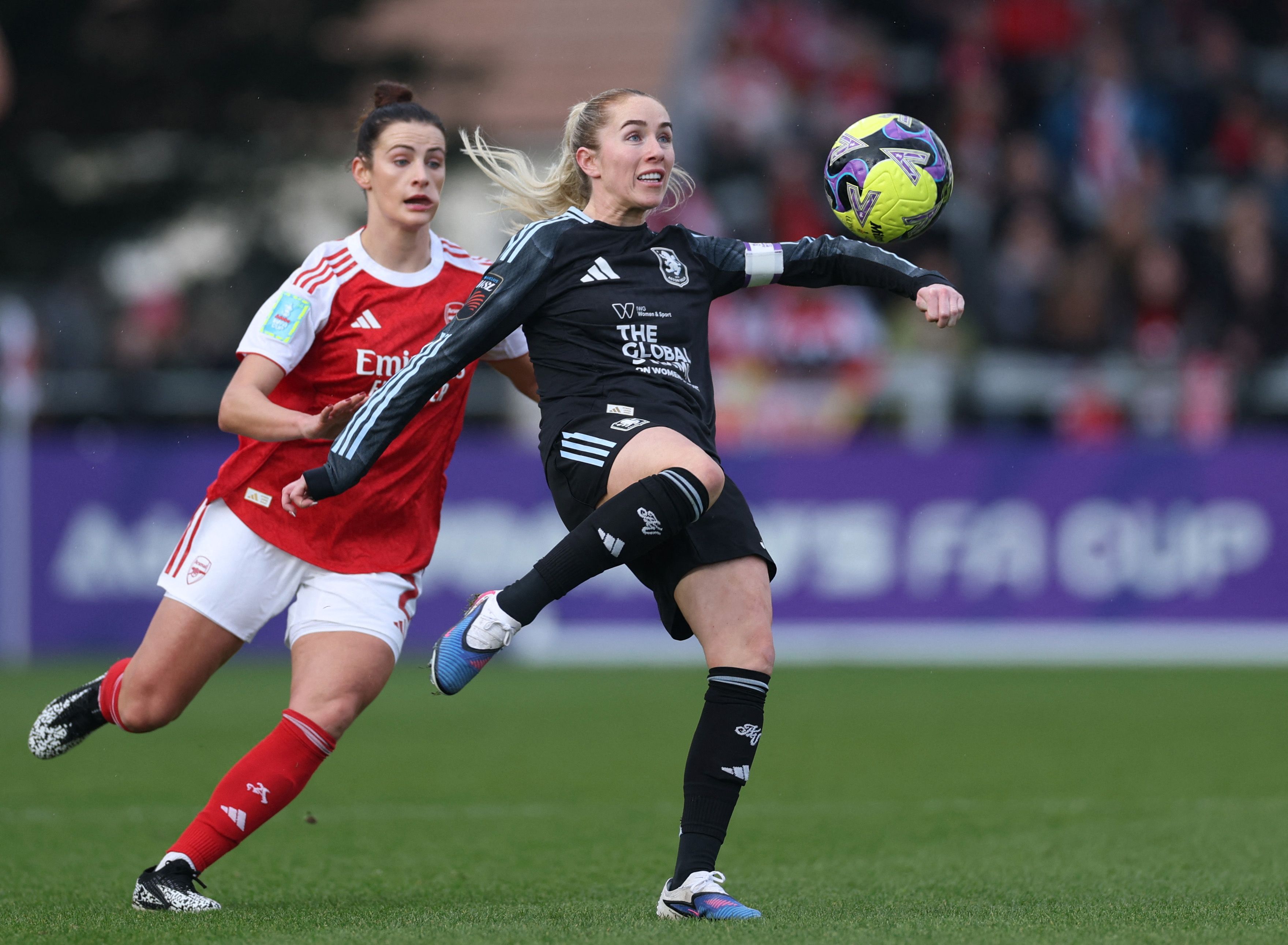 Missy Bo Kearns (r.) durchlebt harte Zeiten.