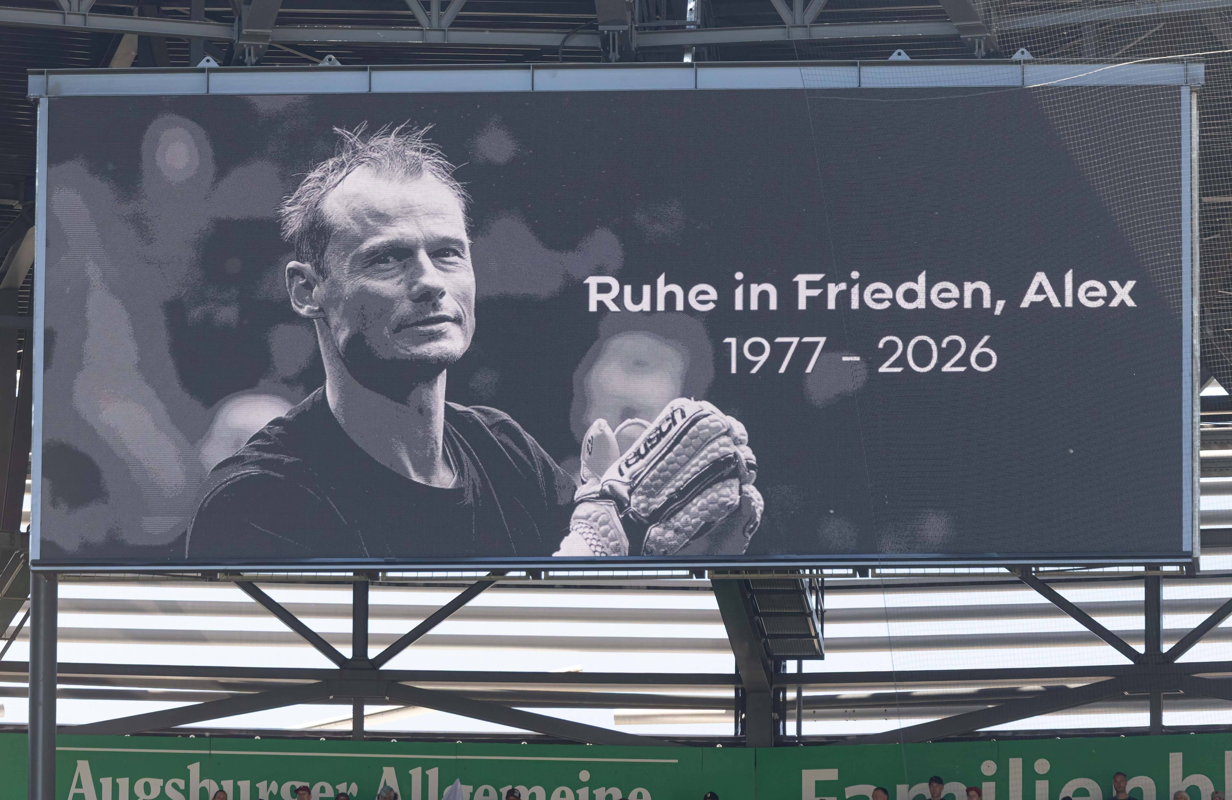 Die Augsburg-Fans verabschiedeten sich von Alexander Manninger.