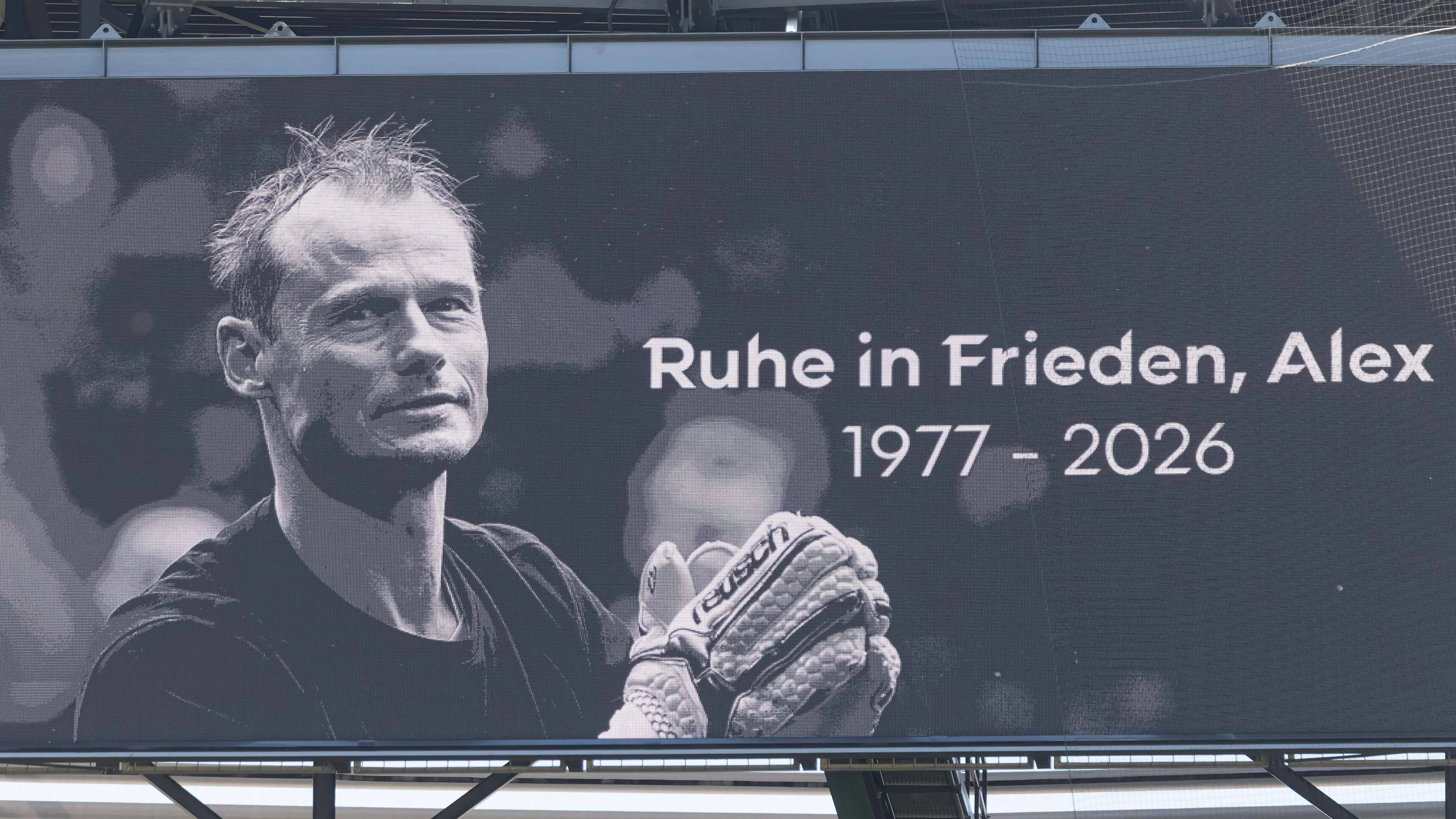 Die Augsburg-Fans verabschiedeten sich von Alexander Manninger. 