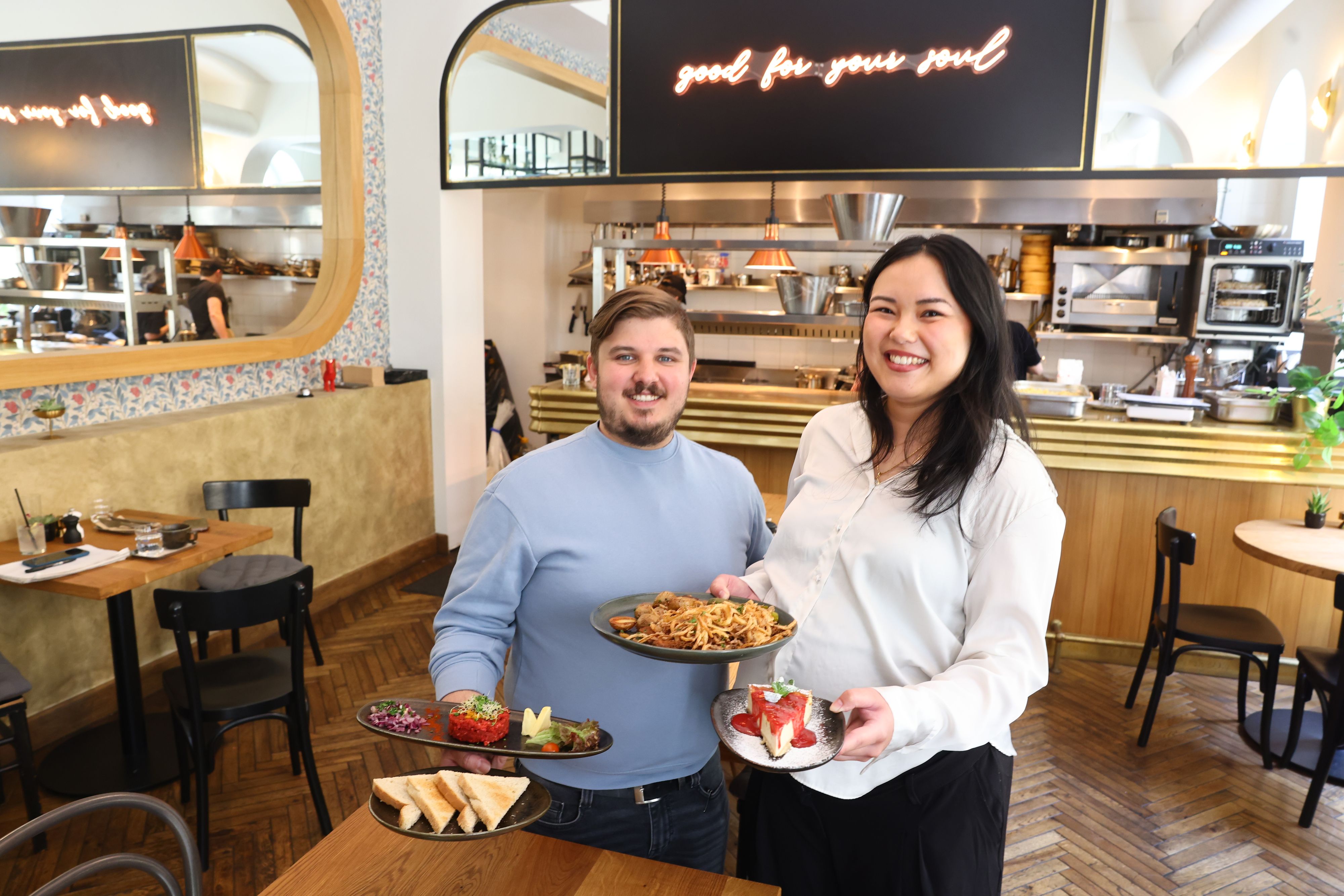 Privat und beruflich ein gutes Team: Fabian Galik (30) und Elisabeth Xi (30) führen das 