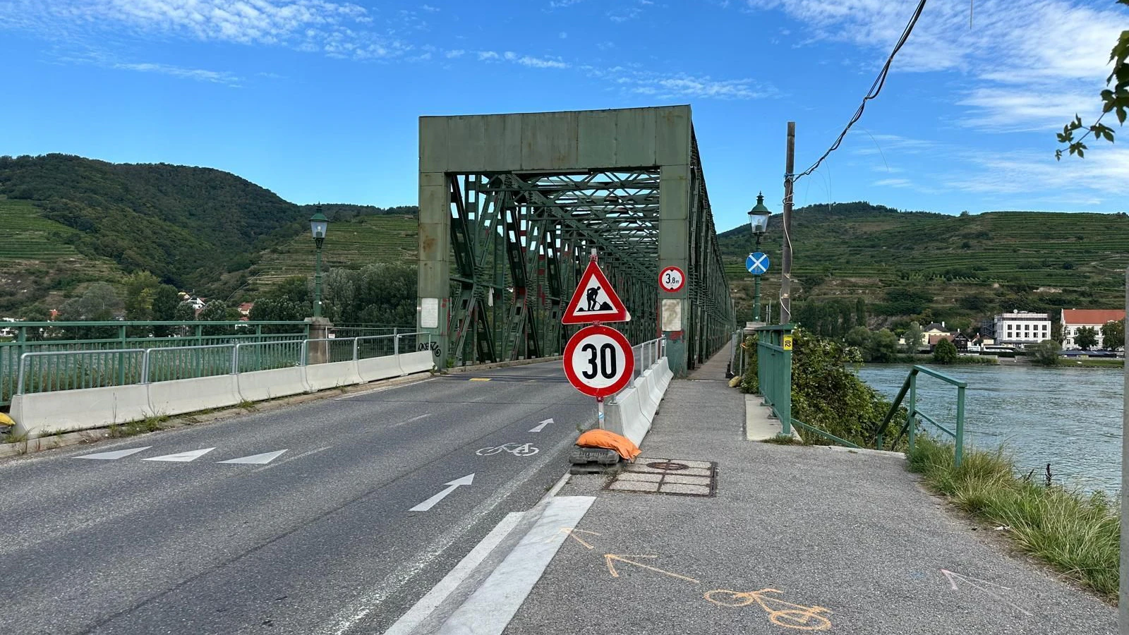 Betroffen ist die Donaubrücke Stein-Mautern