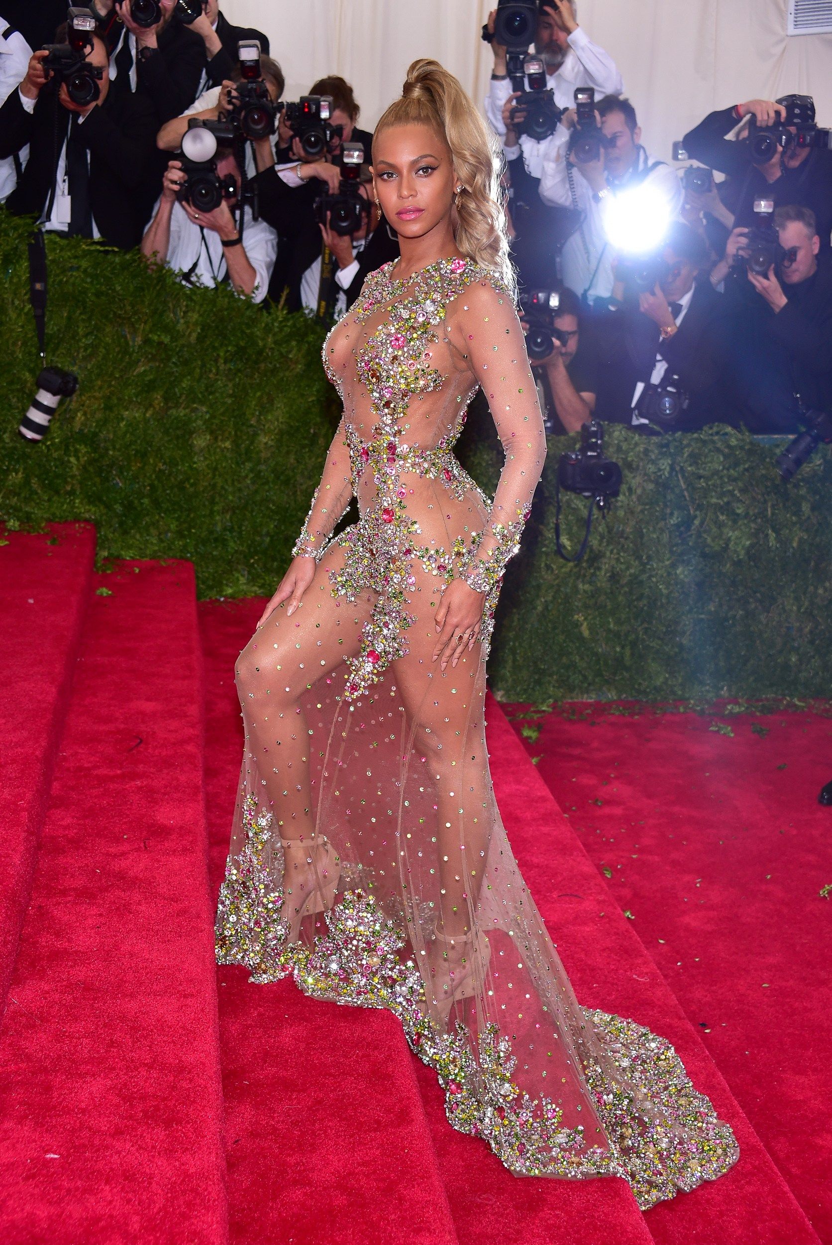 Beyonce 2015 in Givenchy Haute Couture bei der Met Gala in New York.