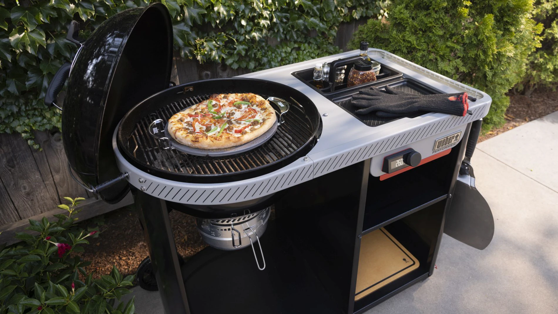 Heute.at - Weber's erster smarter Holzkohlegrill denkt mit