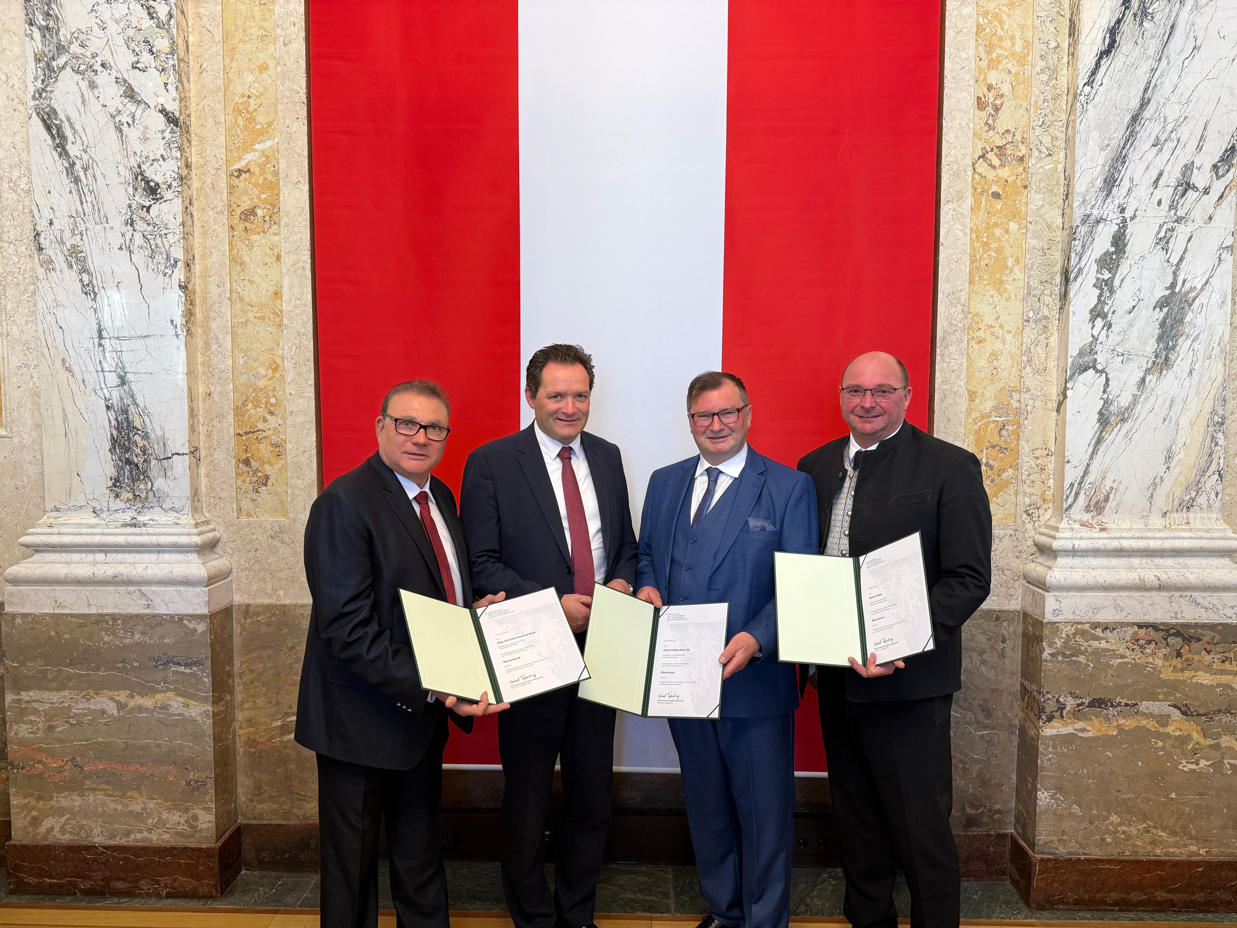v.l.: Ökonomierat Peter Wolff, Bundesminister Norbert Totschnig, Landwirtschaftskammer-Präsident Norbert Walter und Vize-Präsident Martin Flicker
