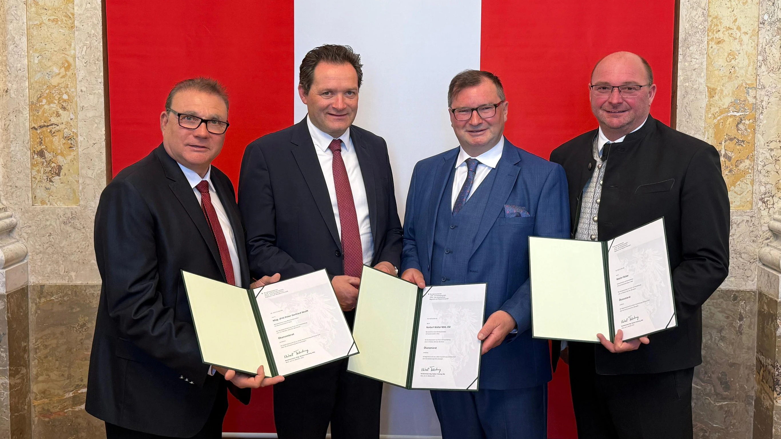 v.l.: Ökonomierat Peter Wolff, Bundesminister Norbert Totschnig, Landwirtschaftskammer-Präsident Norbert Walter und Vize-Präsident Martin Flicker