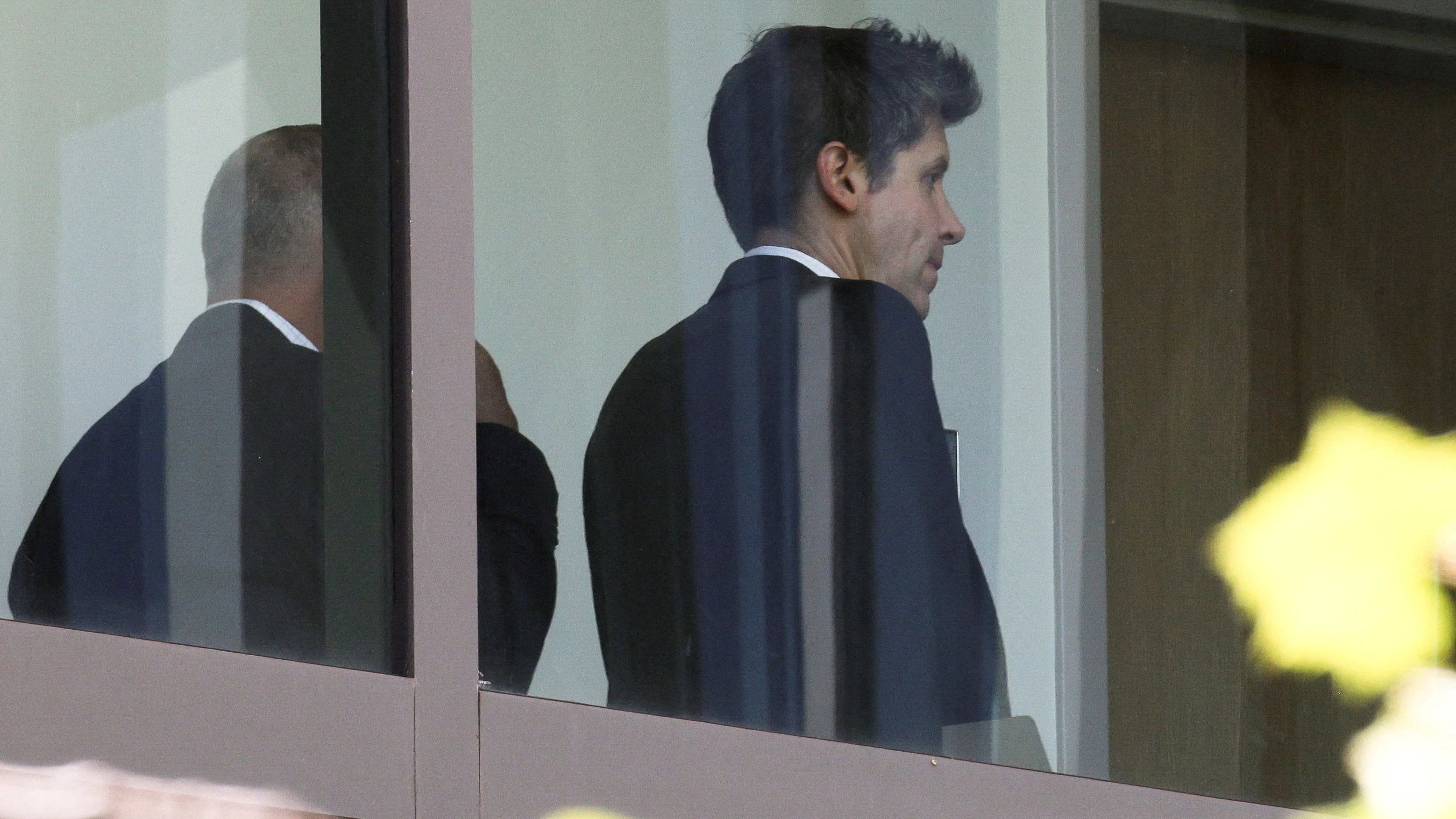 OpenAI-Chef Sam Altman blieb bei der Aussage von Musk außerhalb des Gerichtssaals
