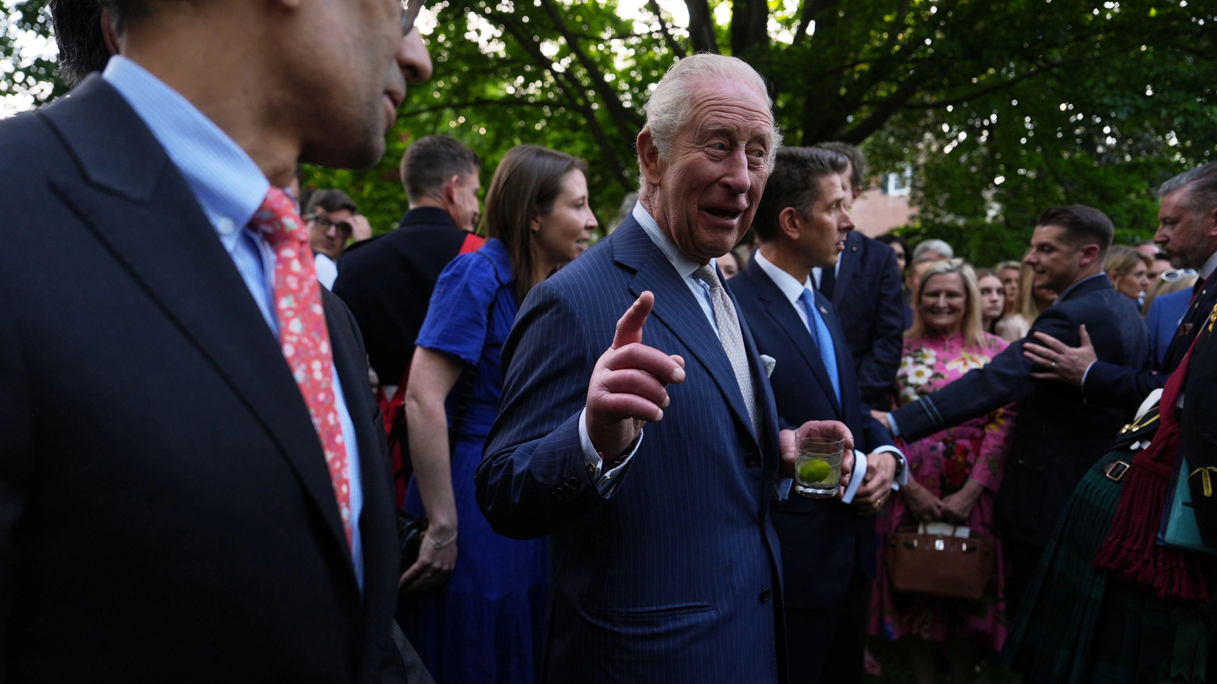 Charles zeigt sich gut gelaunt. 