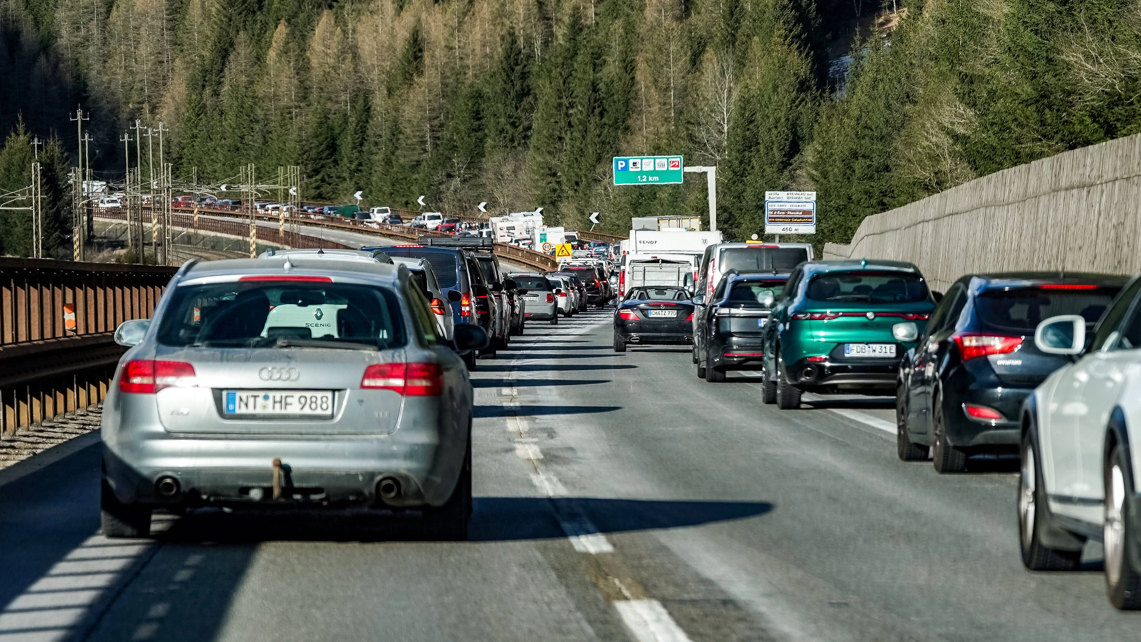 Heute.at - Mega-Sperre am Brenner! Tirol warnt vor Verkehrs-Chaos