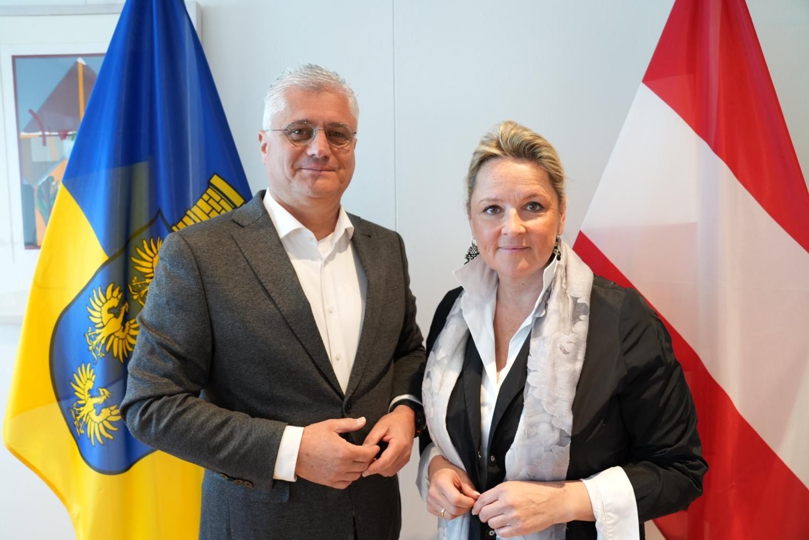 FPÖ Niederösterreich Asyl-Landesrat Martin Antauer und FPÖ Niederösterreich Arbeitsmarkt-Landesrätin Susanne Rosenkranz