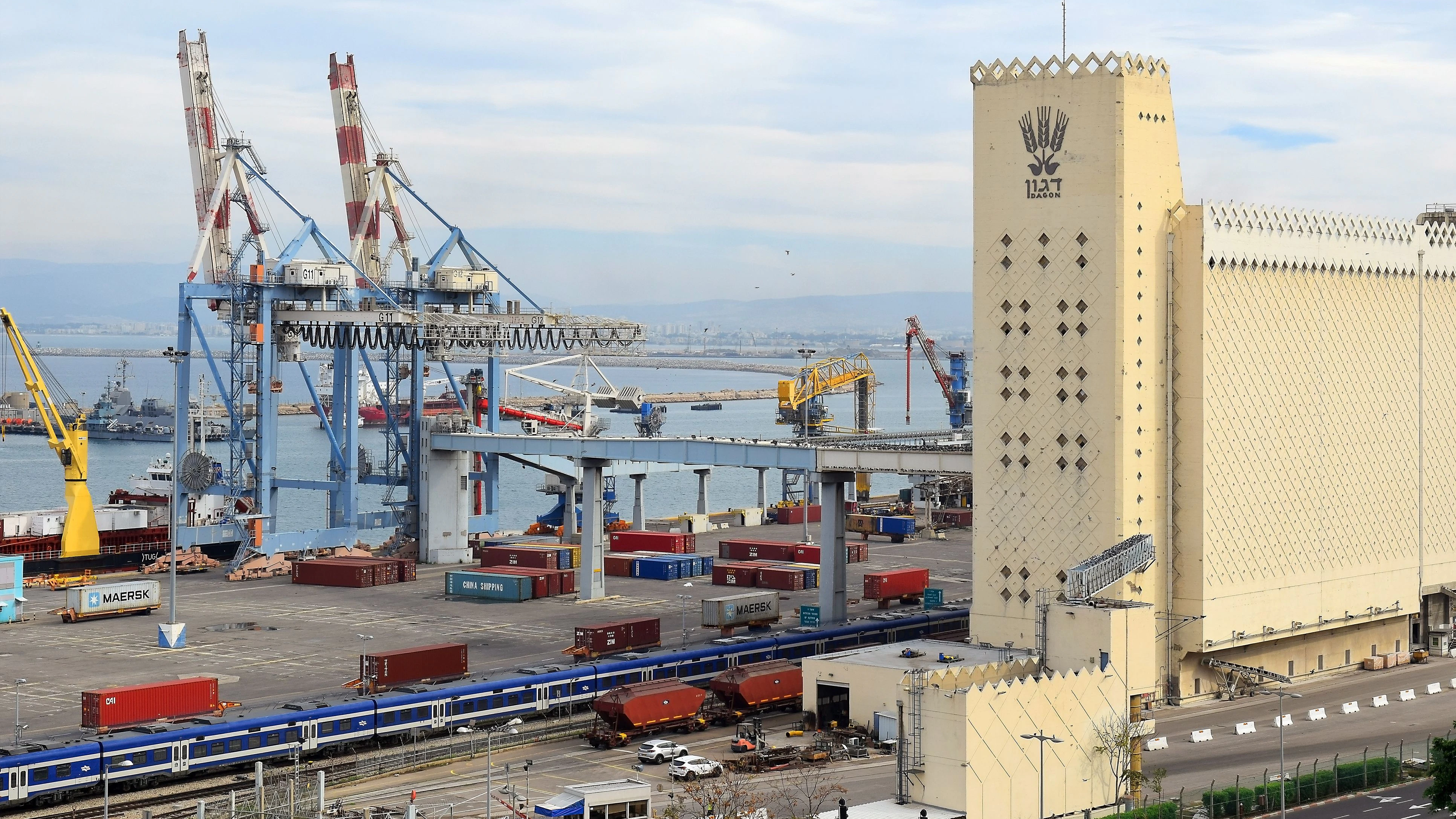 Getreidesilo im Hafen von Haifa, Israels großem Mittelmeerhafen