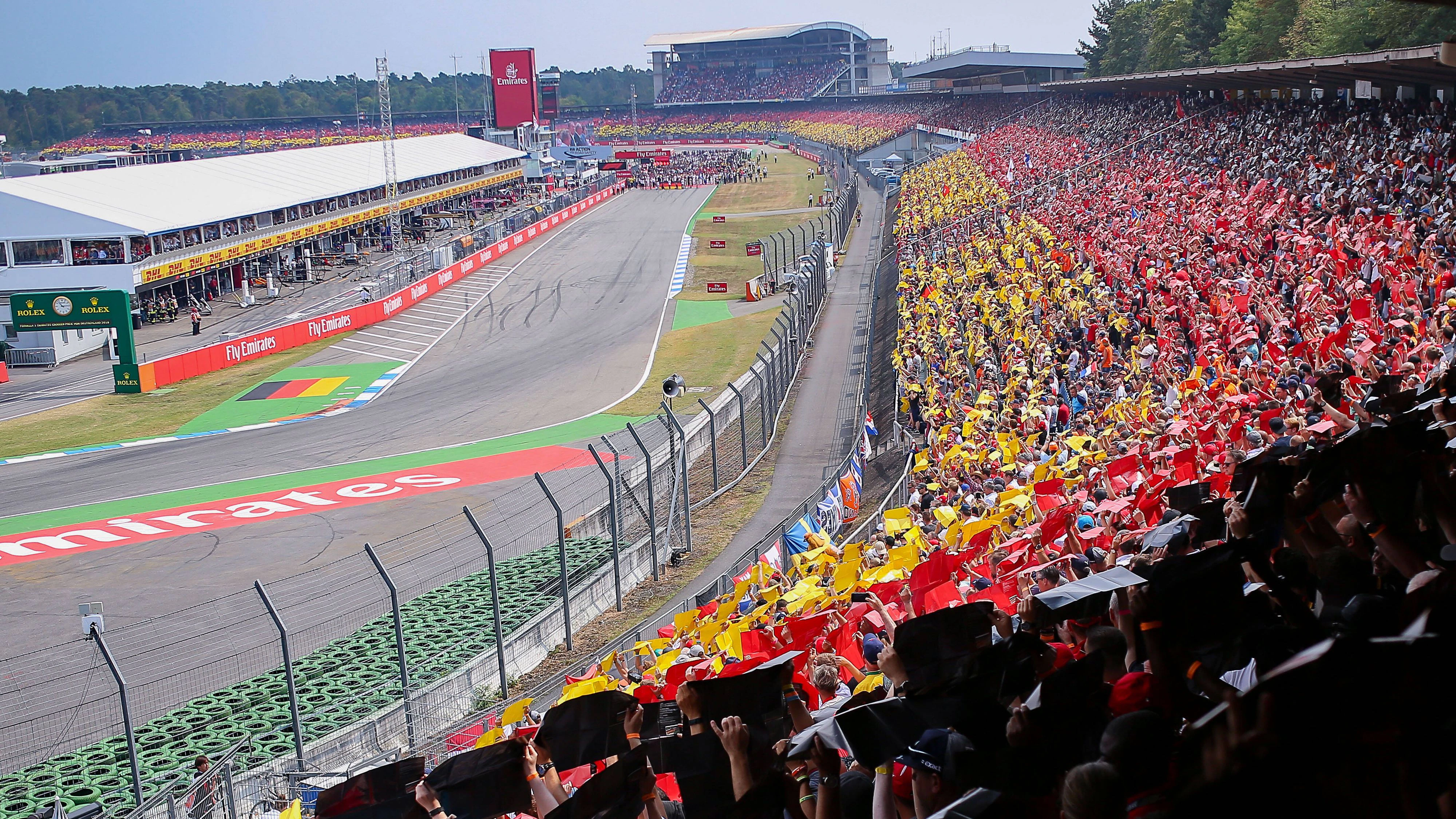 Hockenheim, Deutschland 20. - 22. Juli 2018: Formel 1 - Deutschland GP - Rennen - 2018 Die Fans auf dem Hockenheimring mit einer Deutschland Choreografie vor dem Rennen Feature / Symbol / Symbolfoto / charakteristisch / Detail Formel 1 - Deutschland GP - Rennen - 2018 *** Hockenheim, Germany 20 22 July 2018 Formula 1 Germany GP Race 2018 Fans at the Hockenheimring with a Germany choreography before the race feature icon symbol photo characteristic detail Formula 1 Germany GP Race 2018 twel