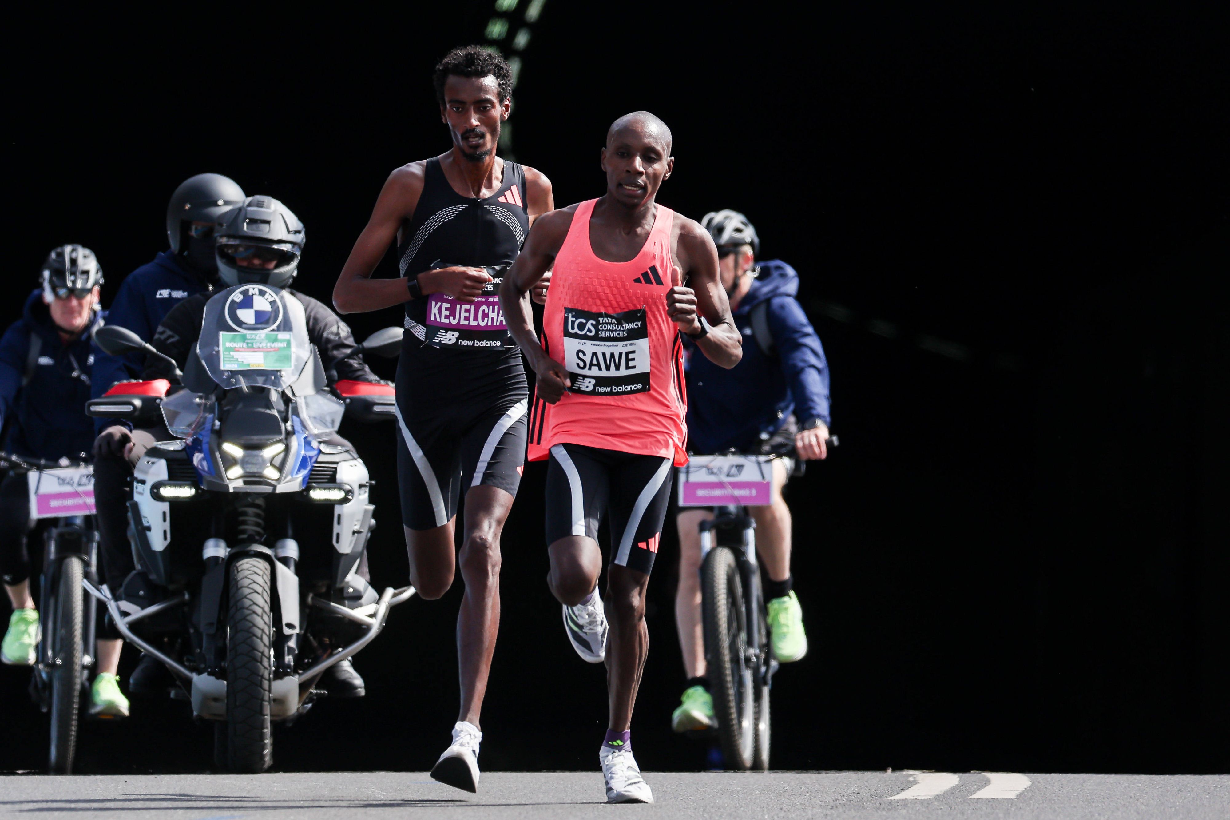 Yomif Kejelcha und Sabastian Sawe.