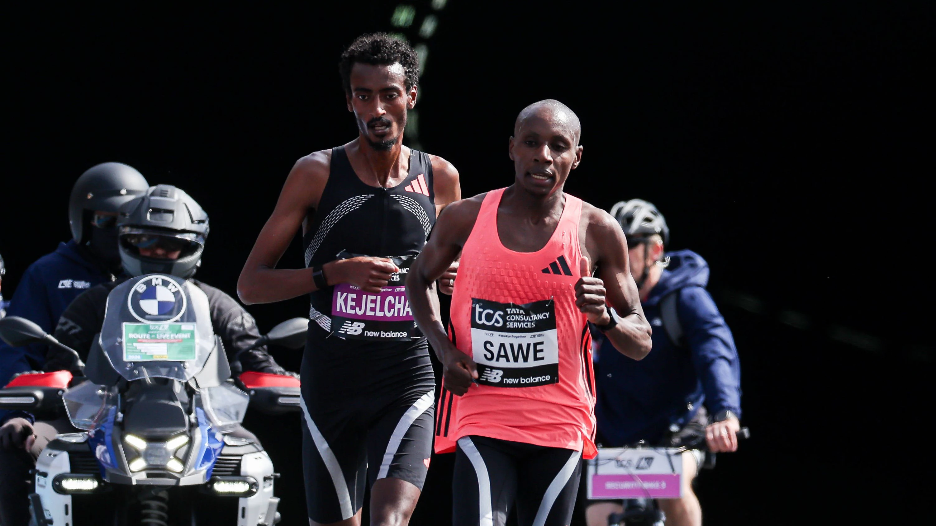 RECORD DATE NOT STATED 26th April 2026 London, England 2026 London Marathon Sabastian Sawe of Kenya and Yomif Kejelcha of Ethiopia run out of a tunnel near Blackfriars Bridge HenningxvonxJagow