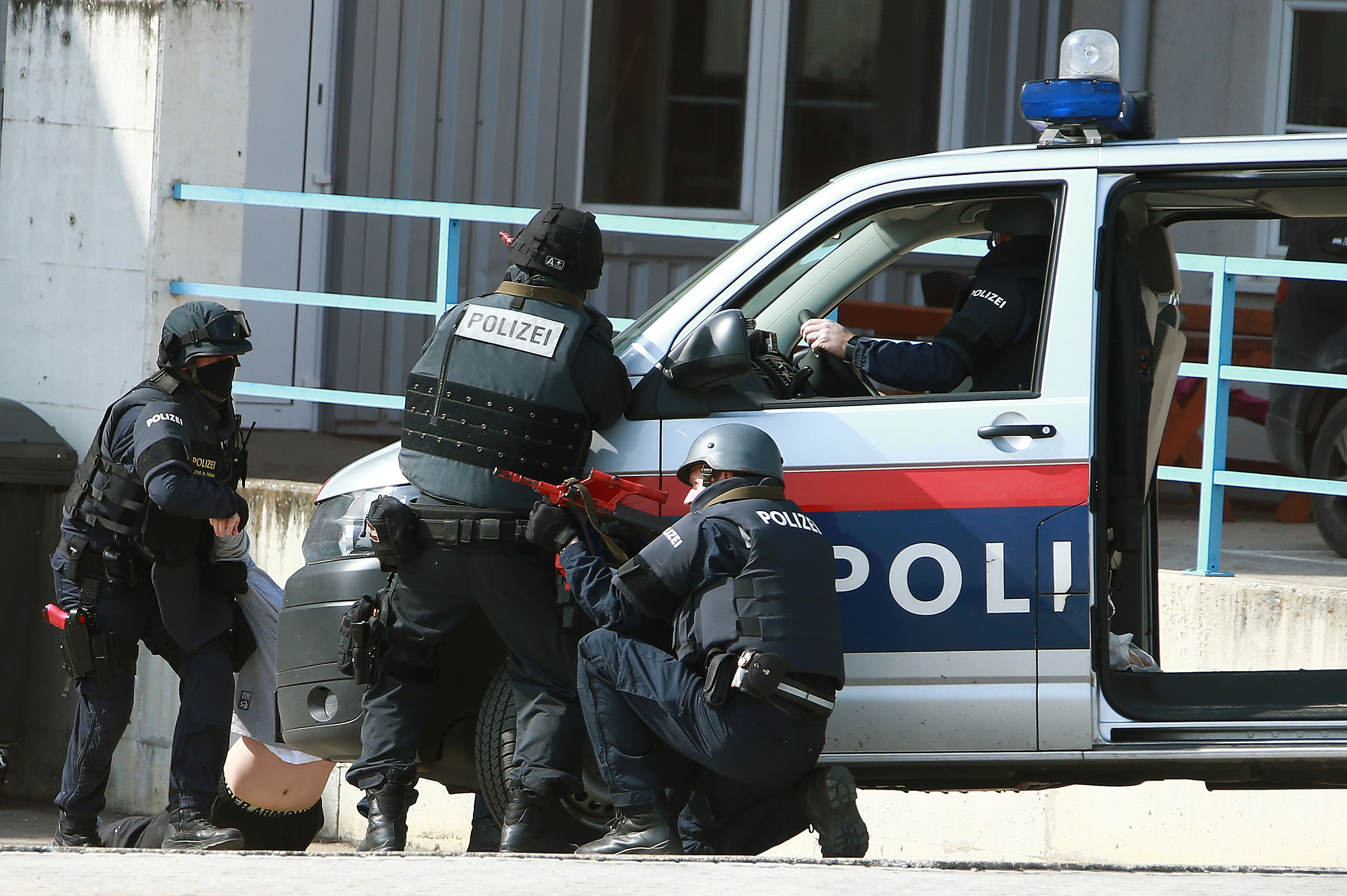 An der Schule findet gerade ein Cobra-Einsatz statt. (Symbolbild)