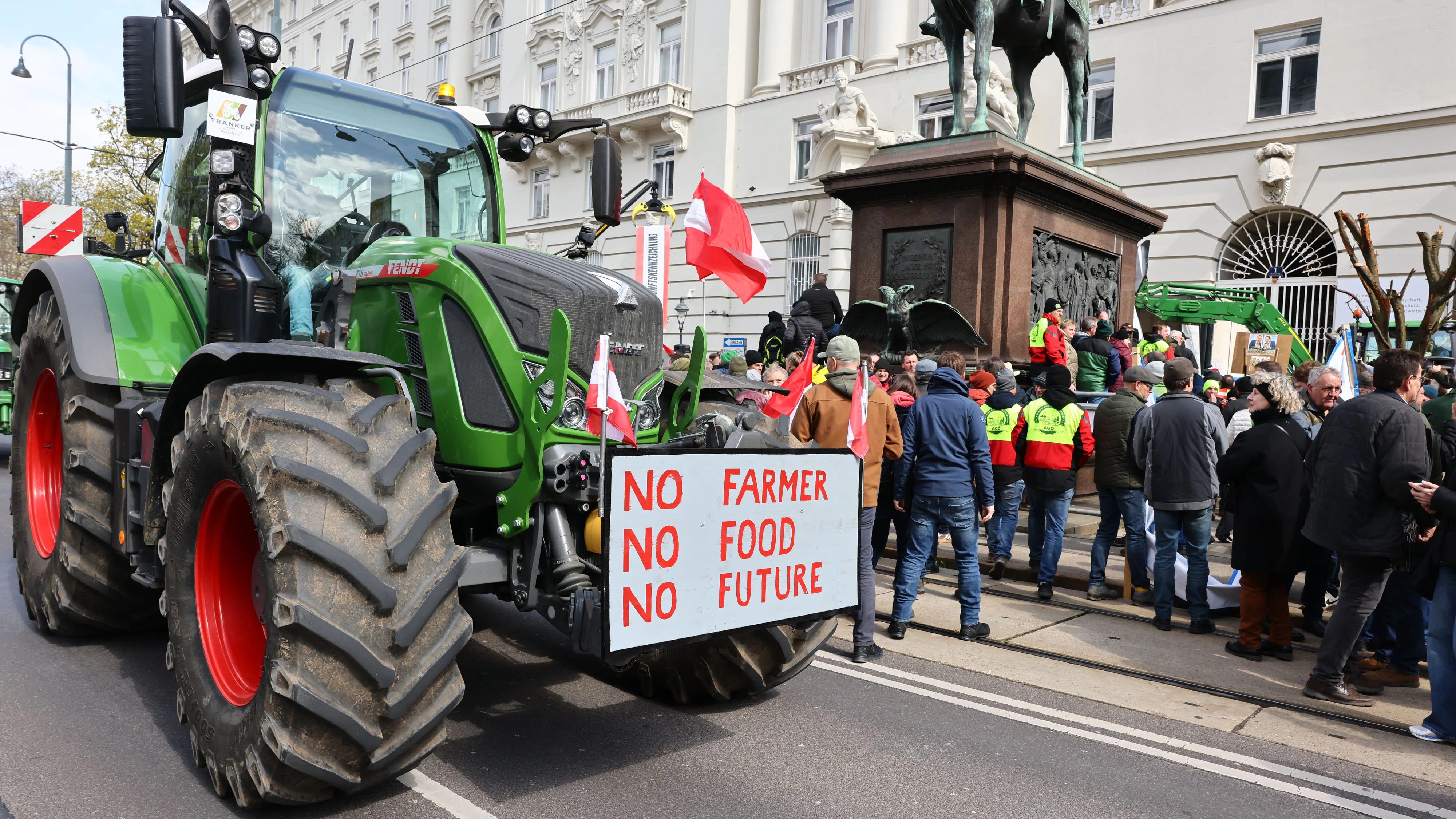 20260401 / bauern demo für bessere zukunft der landwirtschaft 200 traktoren vor dem landwirtschaftsministerium in wien / foto: sabine hertel / tageszeitung heute