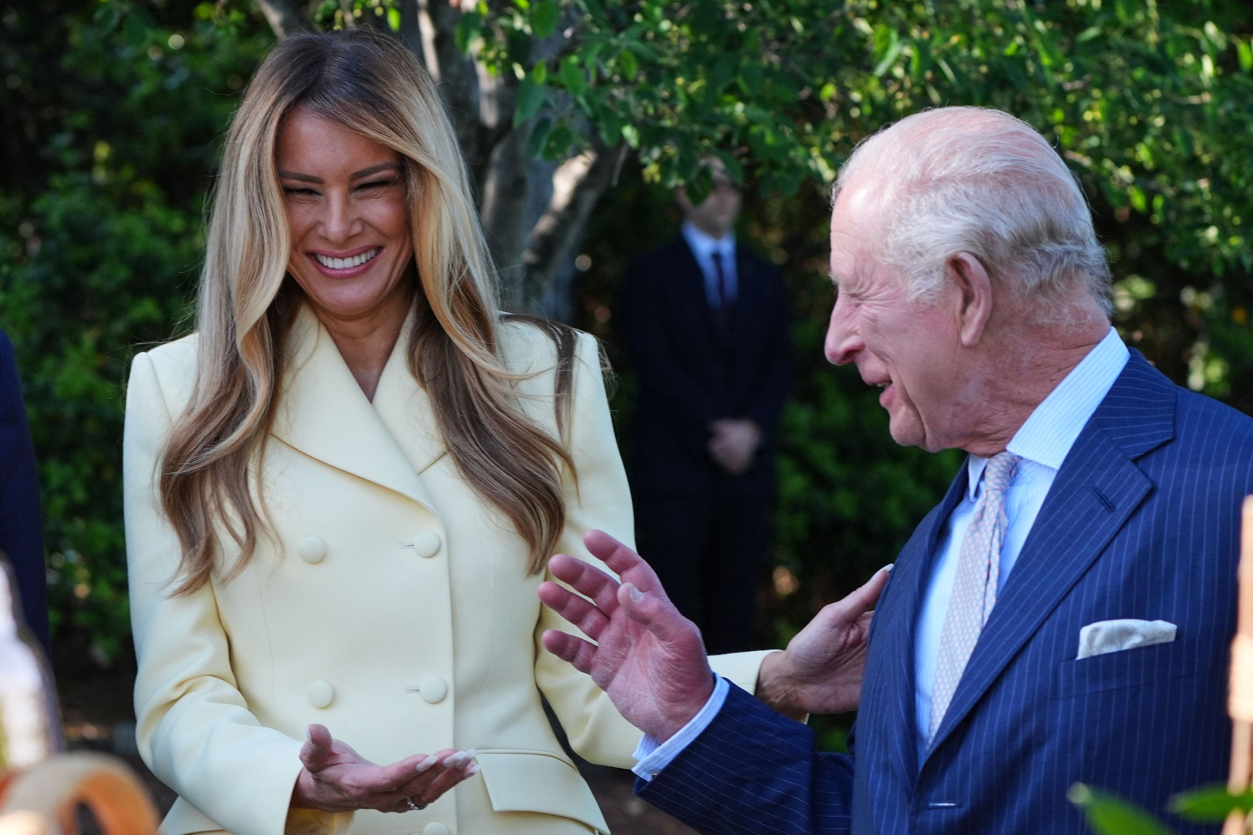Melania Trump scheint eine gute Zeit mit König Charles zu haben.