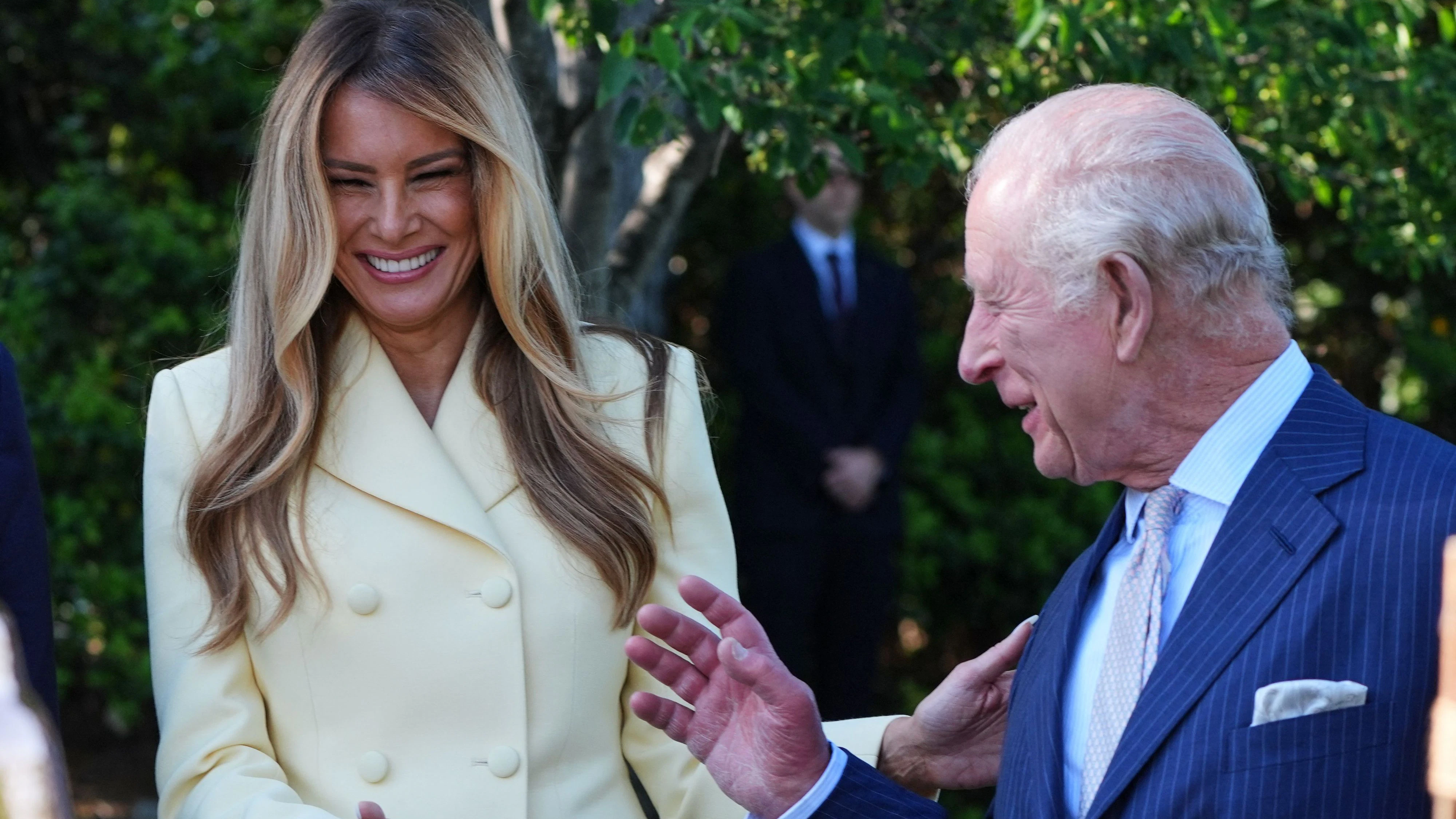 Melania Trump scheint eine gute Zeit mit König Charles zu haben.