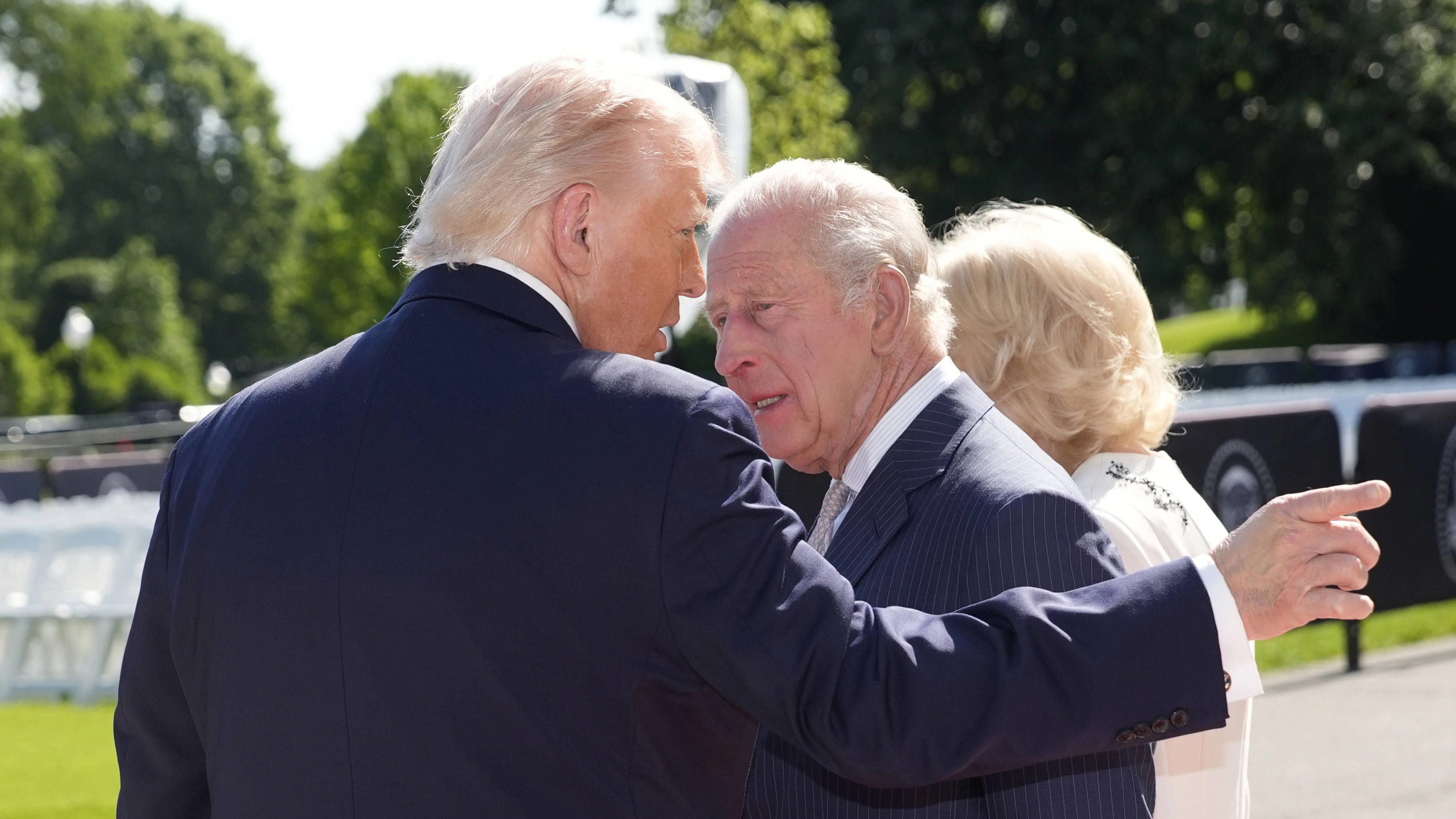 Ein Tipser auf die Schulter? Eigentlich nicht erlaubt.