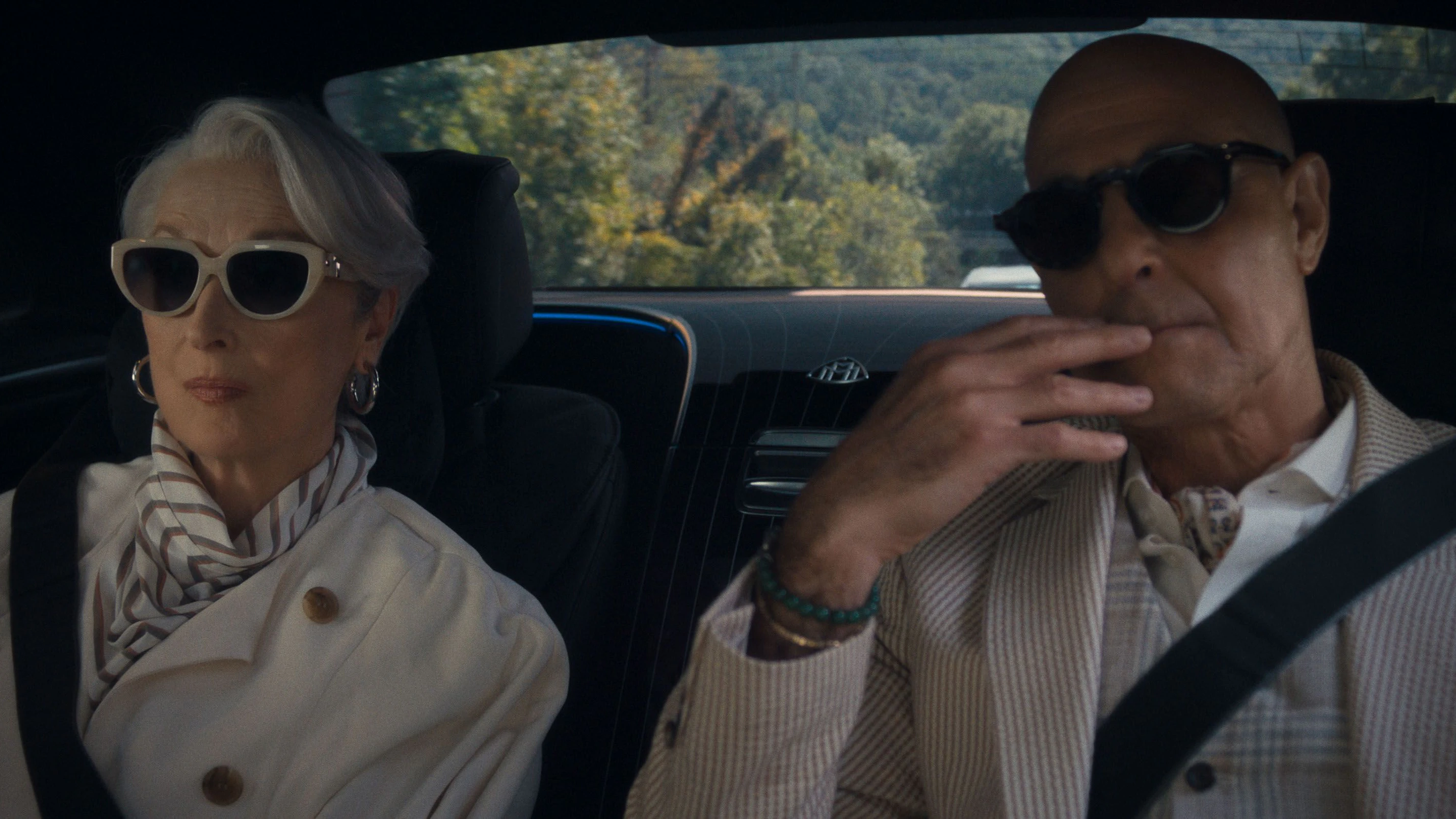 "Die Kleine erinnert mich an wen – war sie schon einmal bei uns?" – "Miranda, bitte!" Meryl Streep als Miranda Priestly mit Stanley Tucci als Nigel Kipling