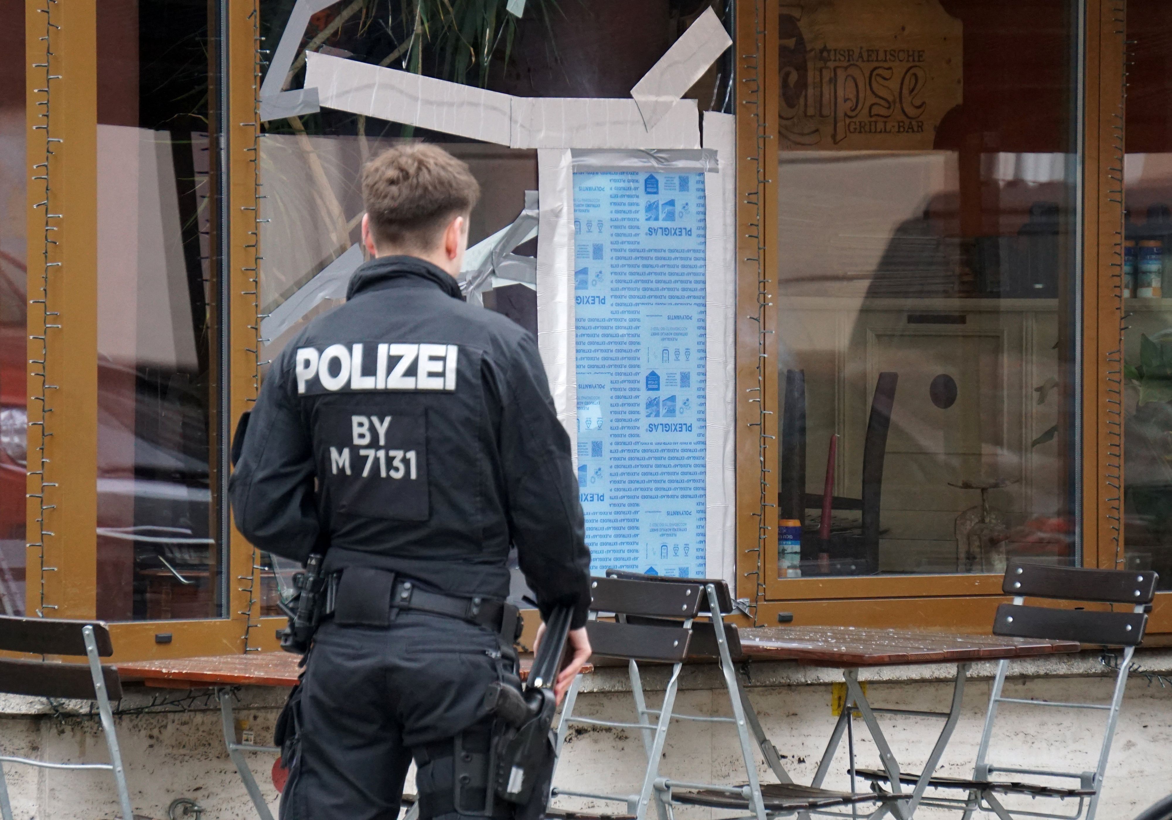 Nach der Gewalttat stellte der Beschuldigte gemeinsam mit seinem Kollegen auch noch Strafanzeige gegen den Einbrecher.