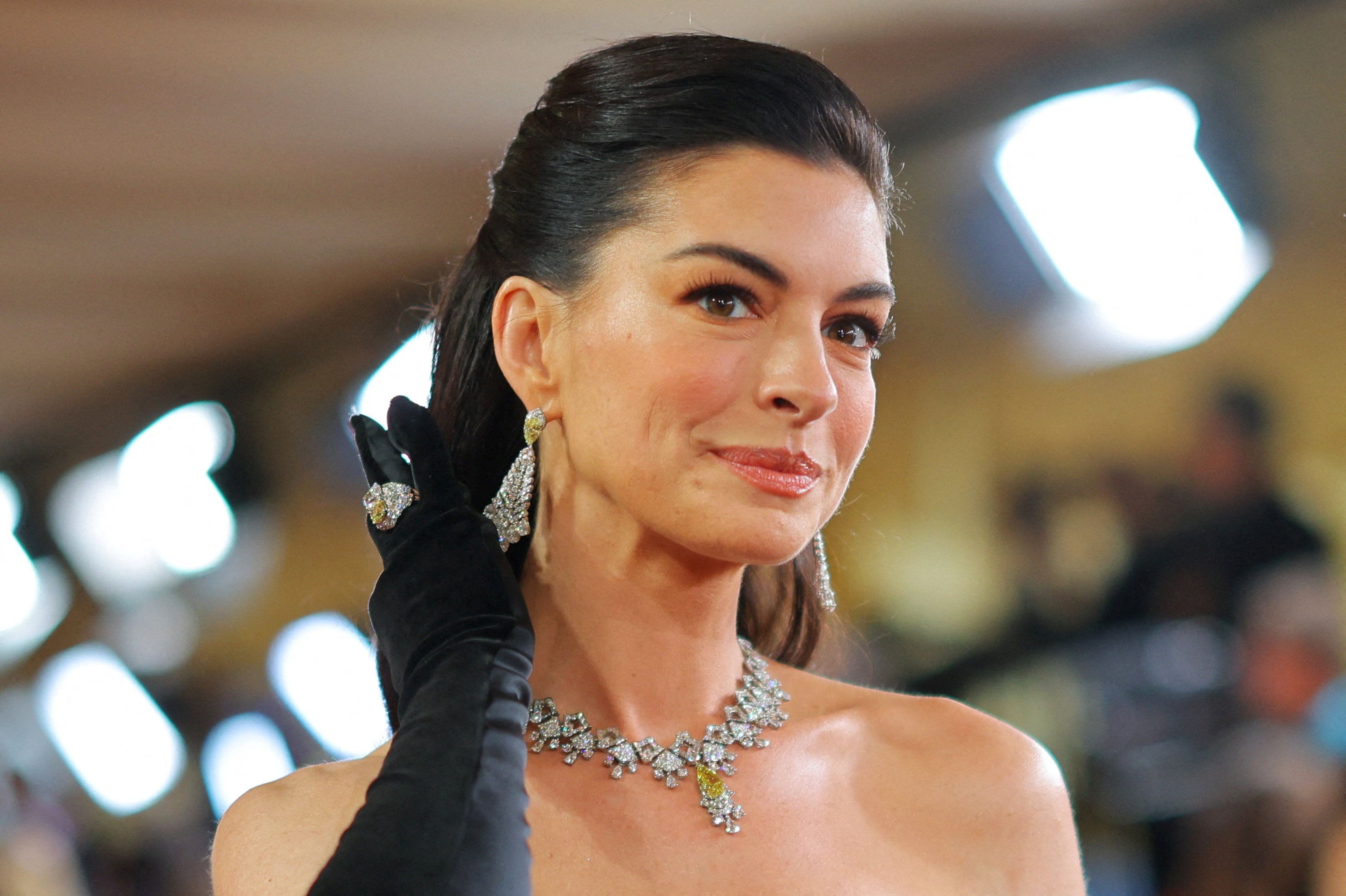 Heute.at - Anne Hathaways Geheimnis: Zwei Zöpfe statt Beauty-OP