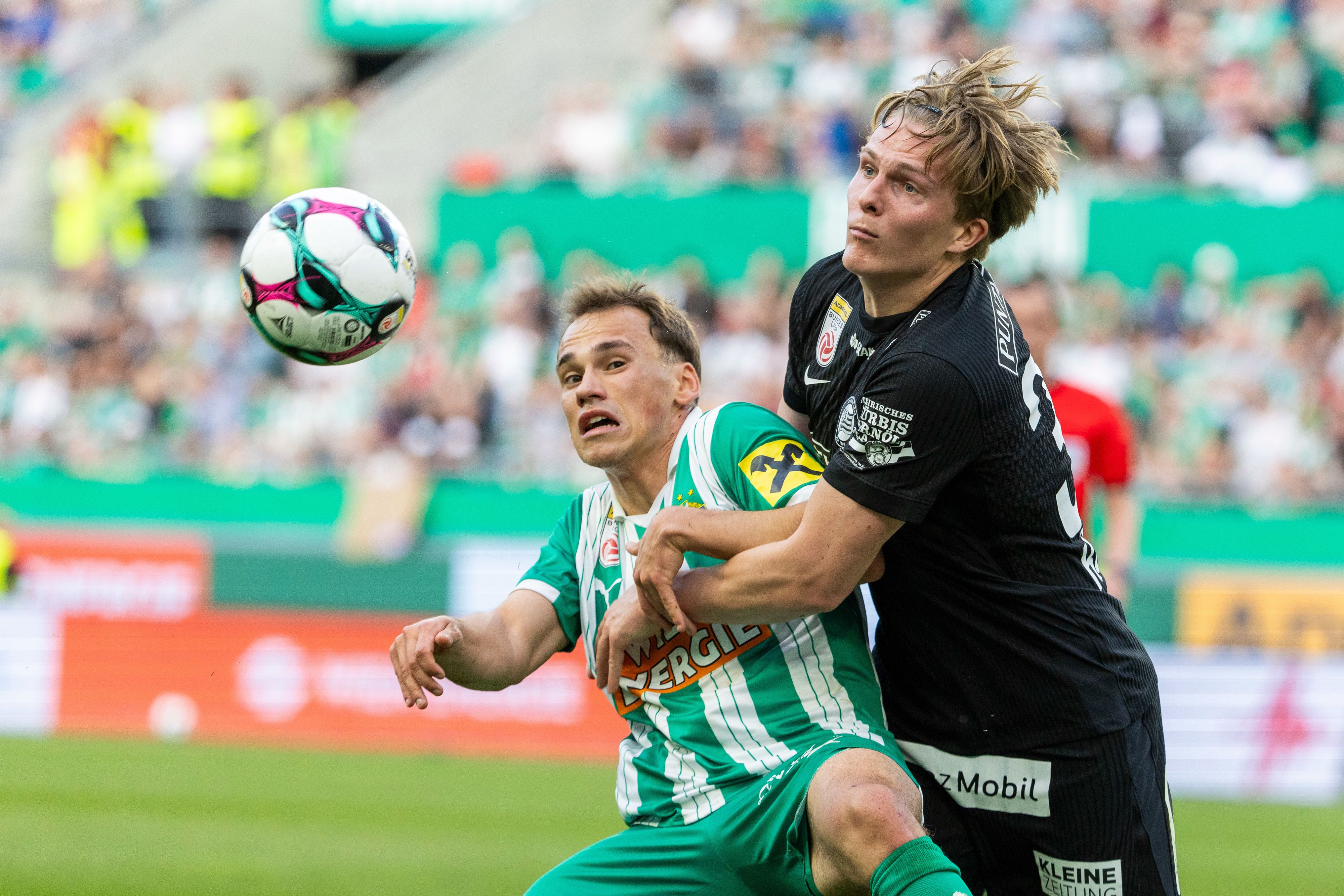 Die Partie Sturm gegen Rapid wird bereits um 14:30 Uhr angepfiffen.