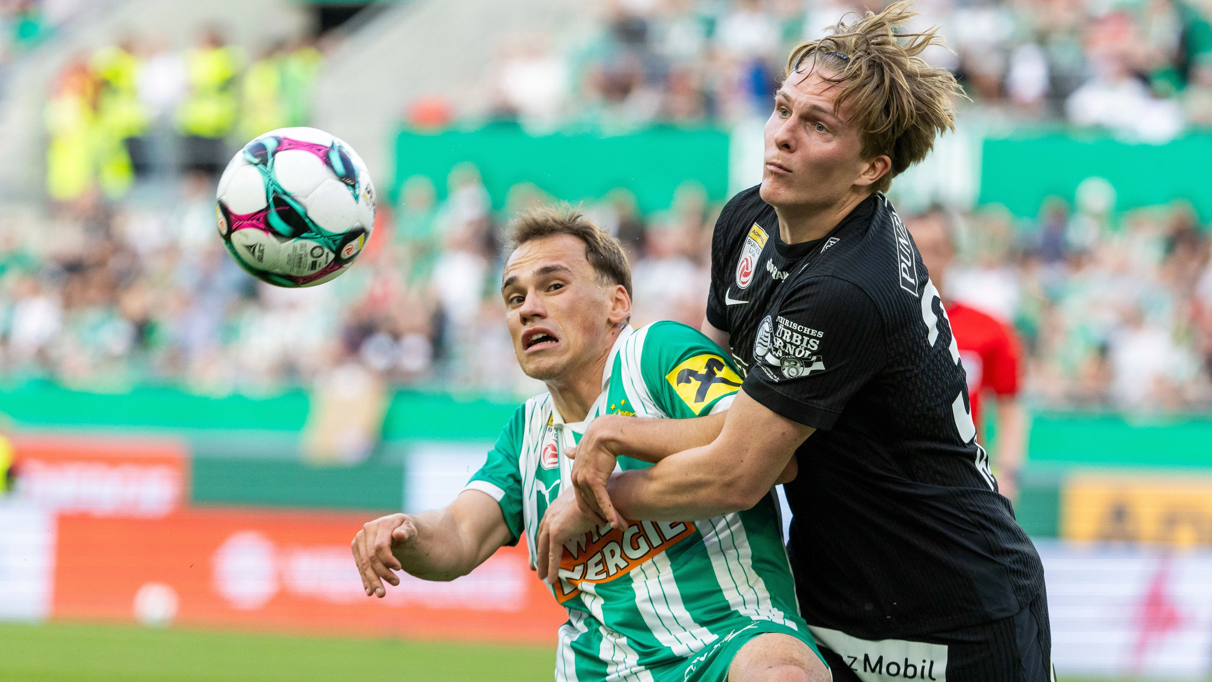 Die Partie Sturm gegen Rapid wird bereits um 14:30 Uhr angepfiffen.
