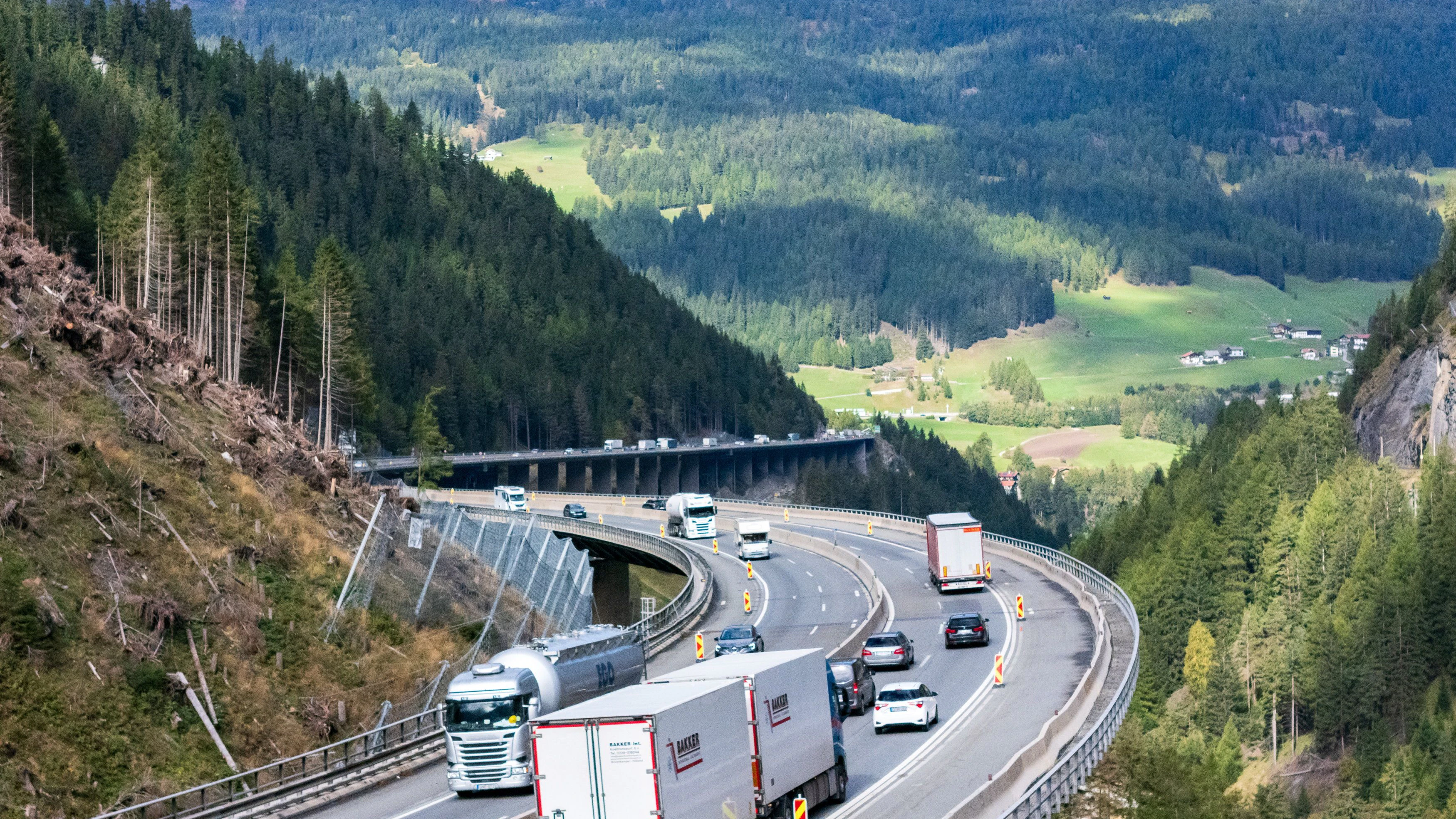 Heute.at - Totalsperre wegen Demo legt Brennerautobahn lahm