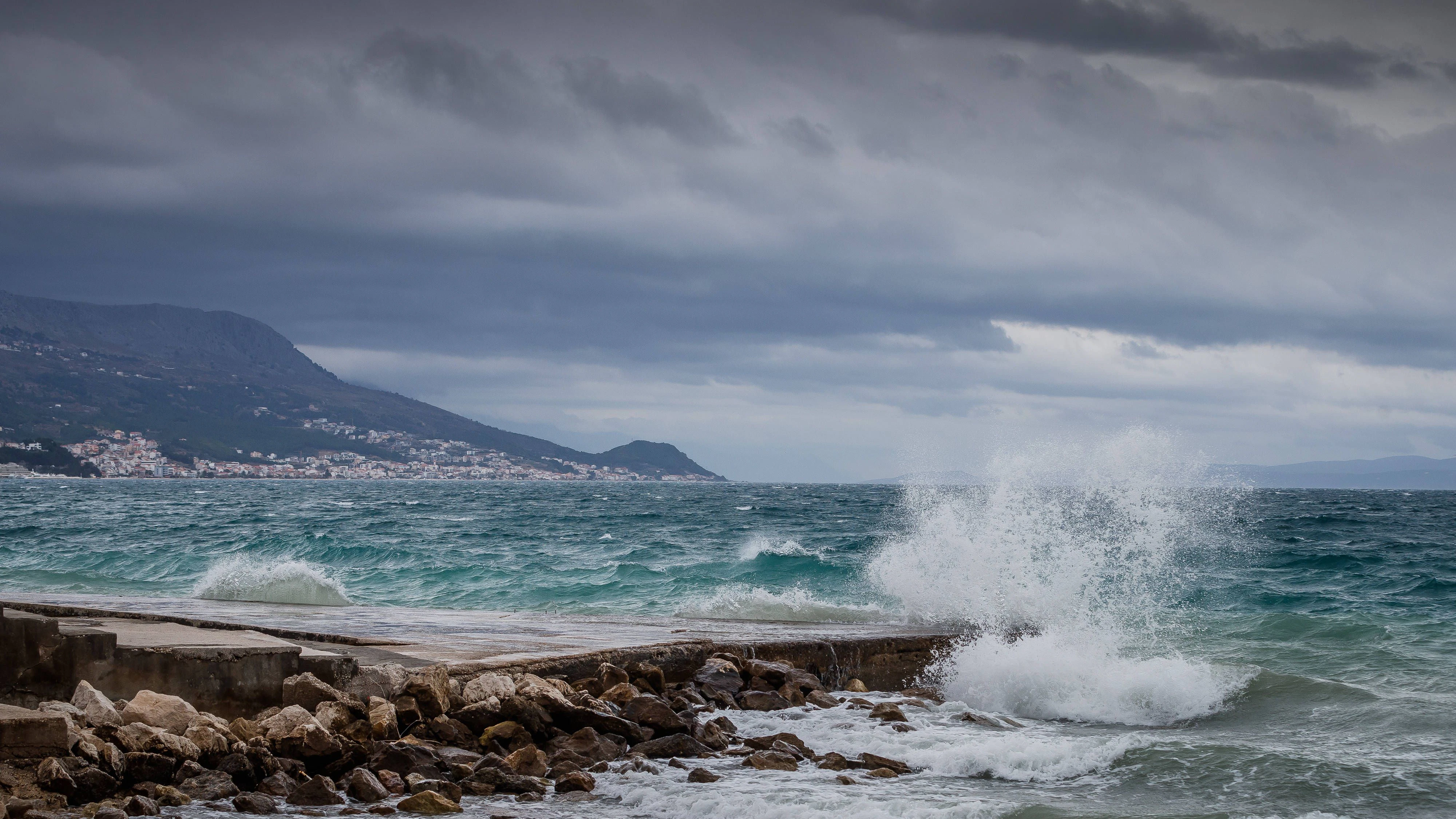 News Bilder des Tages PXL_Windy and stormy weather Beach Duilovo during during windy and stormy weather, in Split, Croatia, on January 17, 2024. ZvonimirxBarisin/PIXSELL