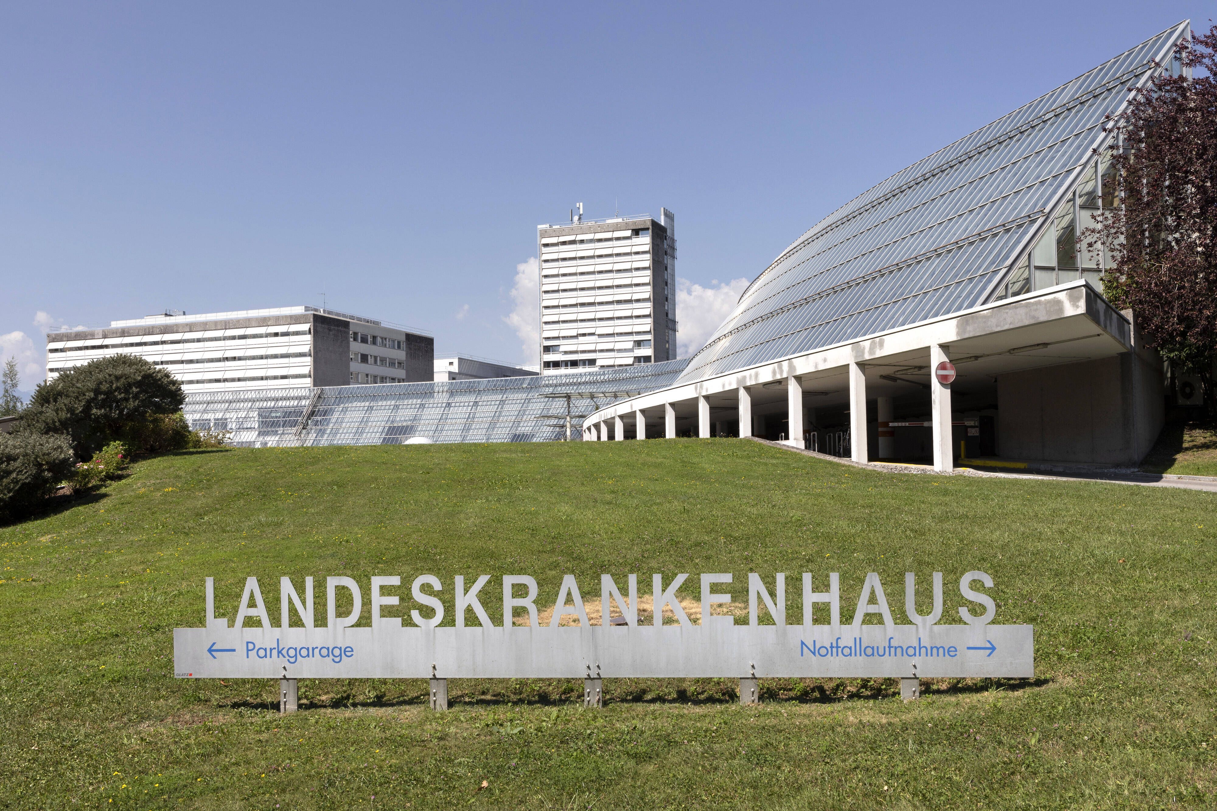 Ein Baby mit schwerer Behinderung wurde nach der Geburt im Spital zurückgelassen. Über einen Social-Media-Aufruf werden nun Pflegeeltern gesucht.