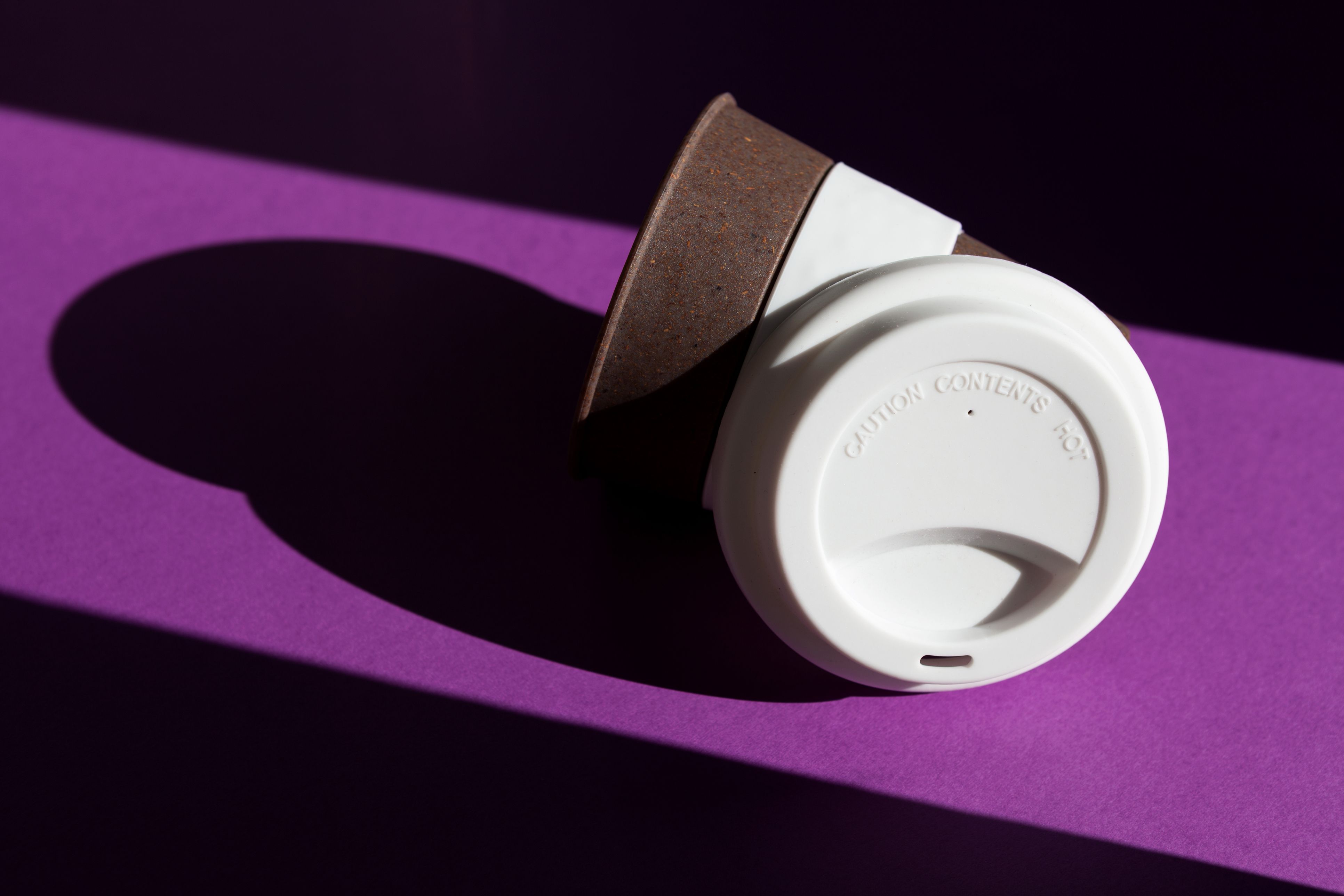 Heute.at - Kleines Loch im Kaffeedeckel? Das steckt dahinter