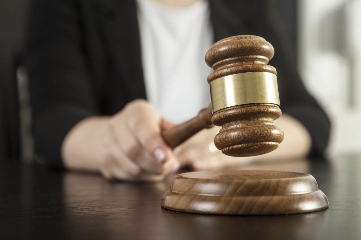 Die Jugendlichen müssen 100 Stunden gemeinnützige Arbeit leisten.